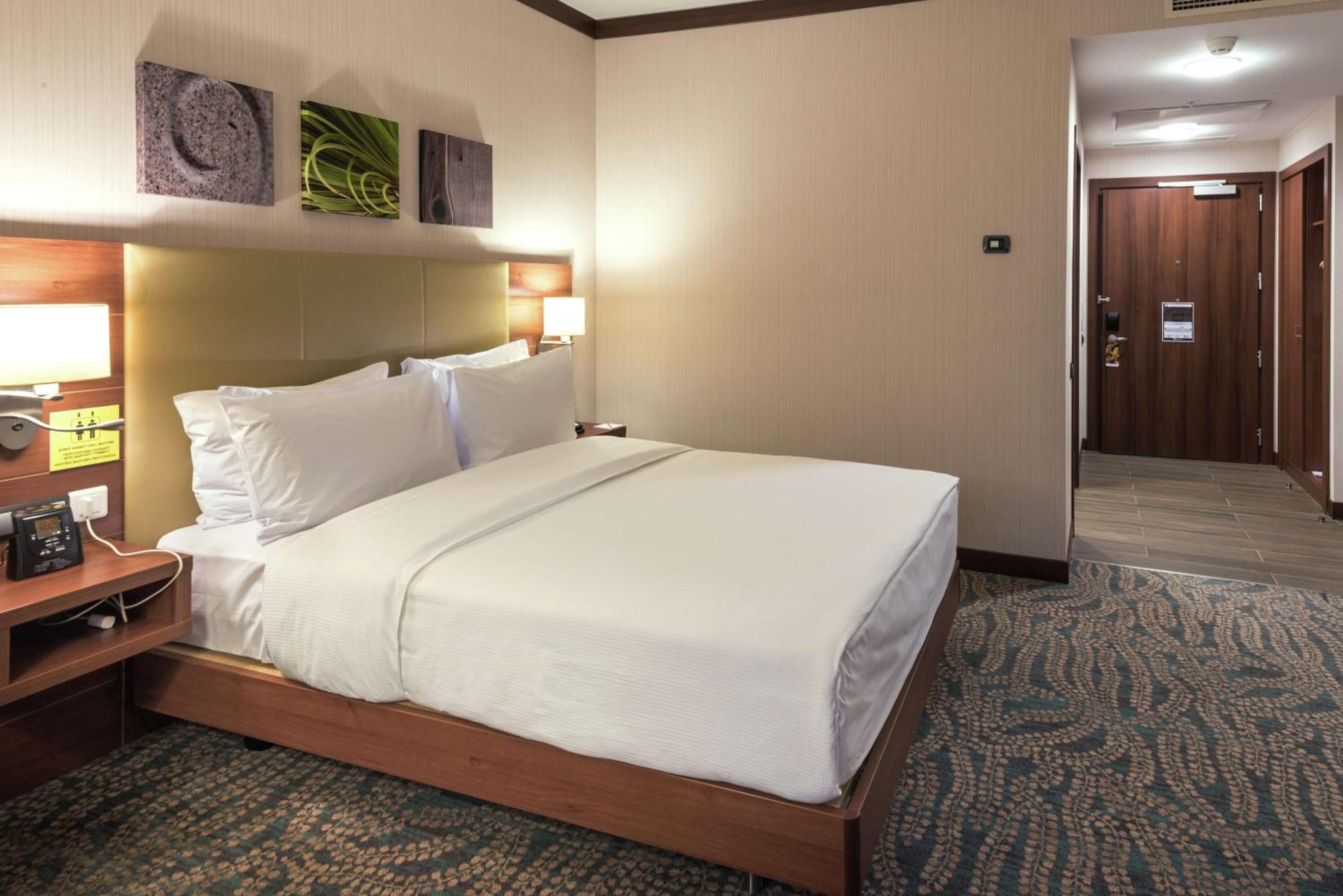 Queen Room - Accessible