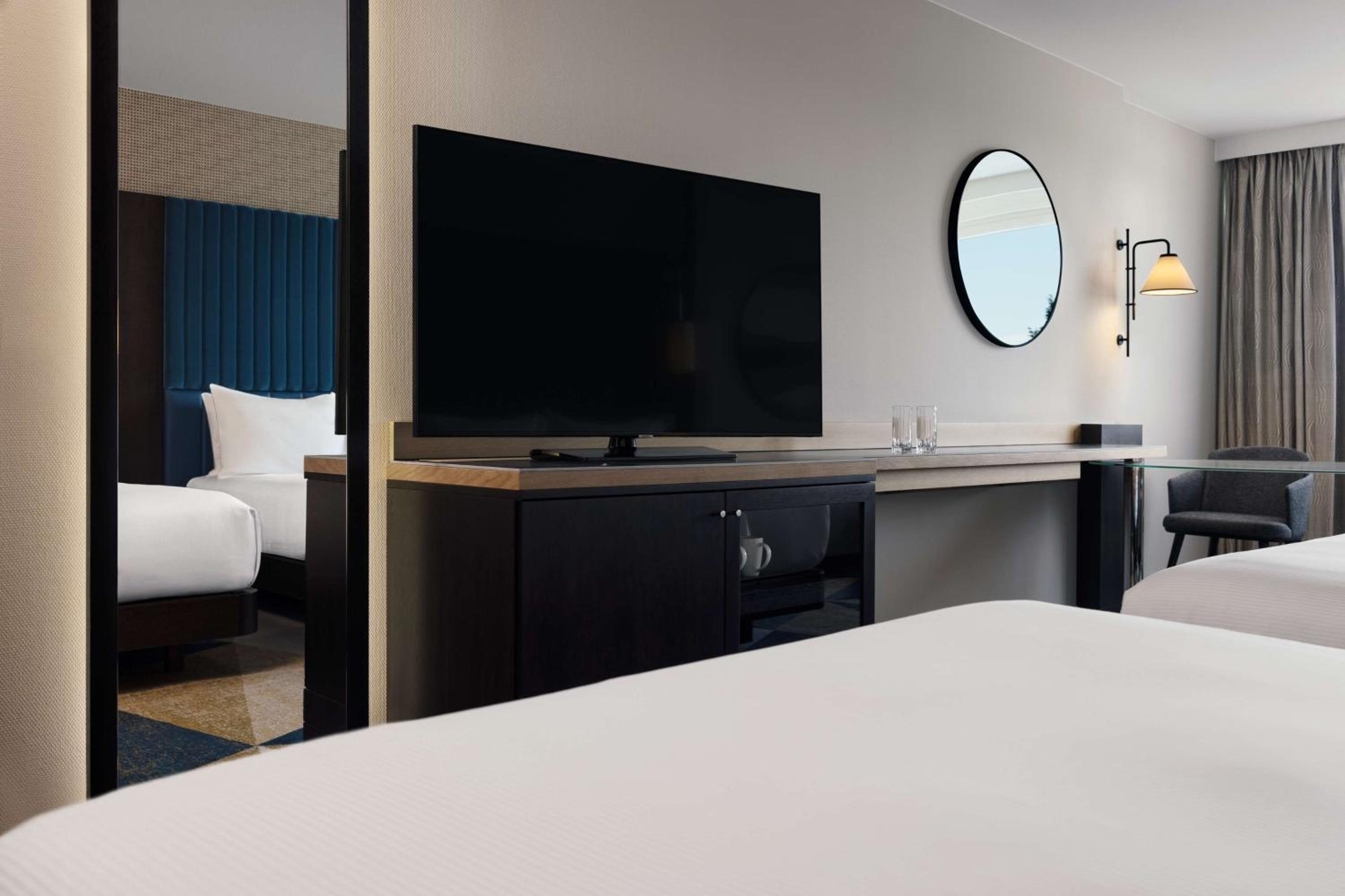 Queen Room with Two Queen Beds - Photo 2