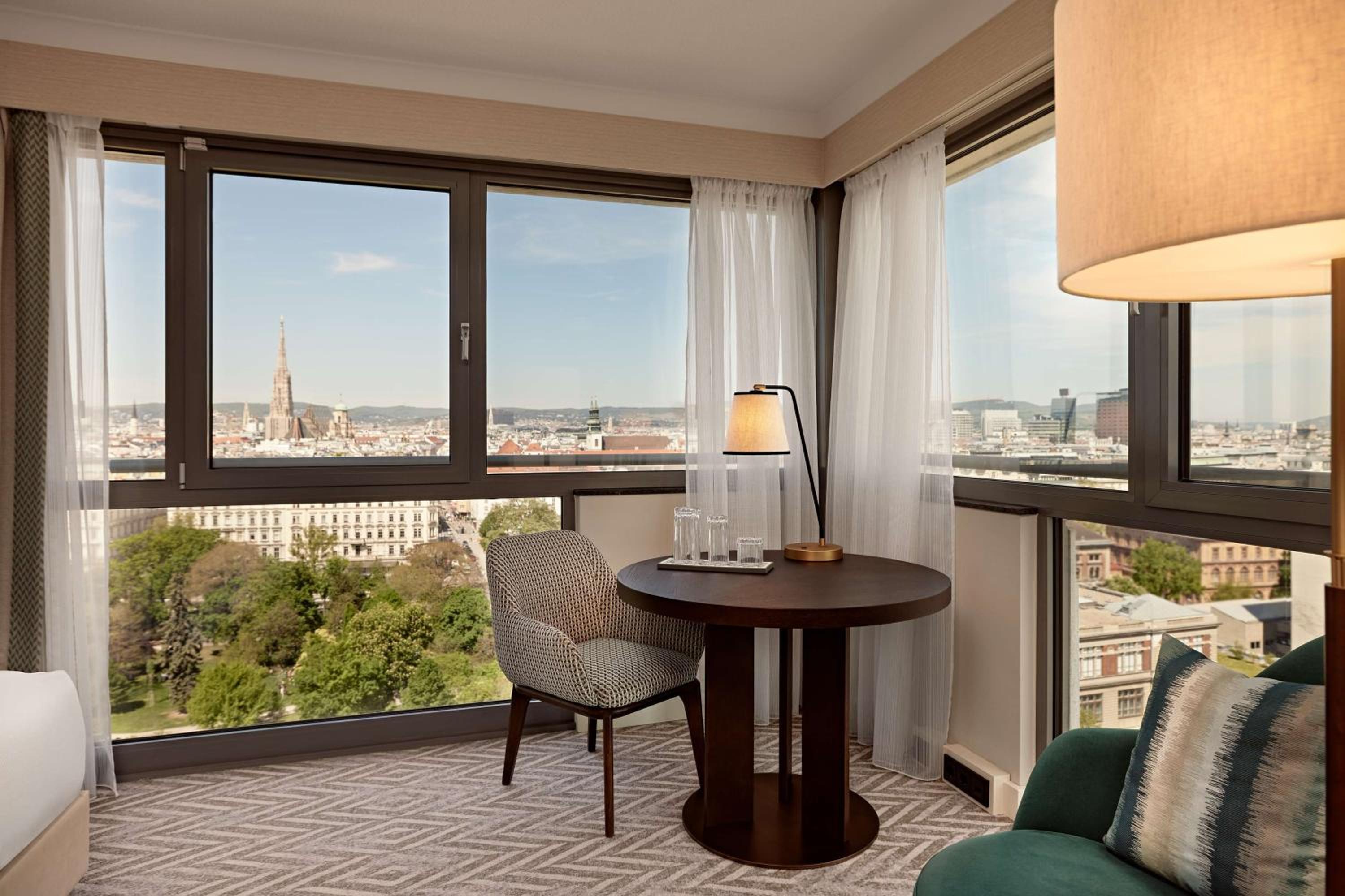 Corner King Room - Photo 4
