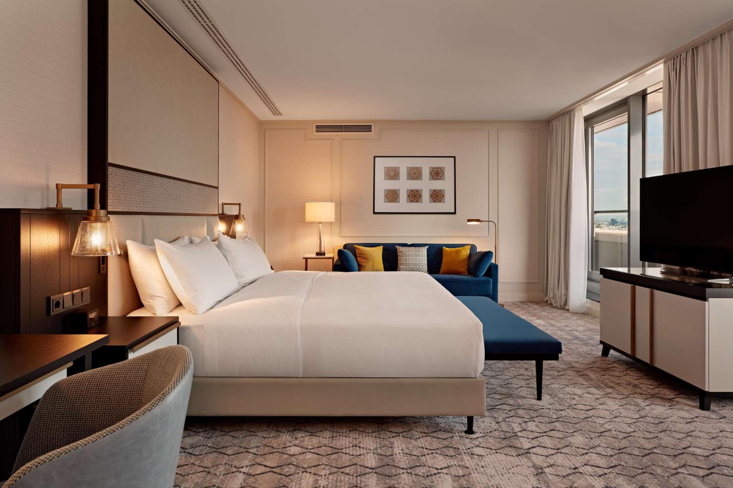 One-Bedroom King Penthouse Suite with Park View