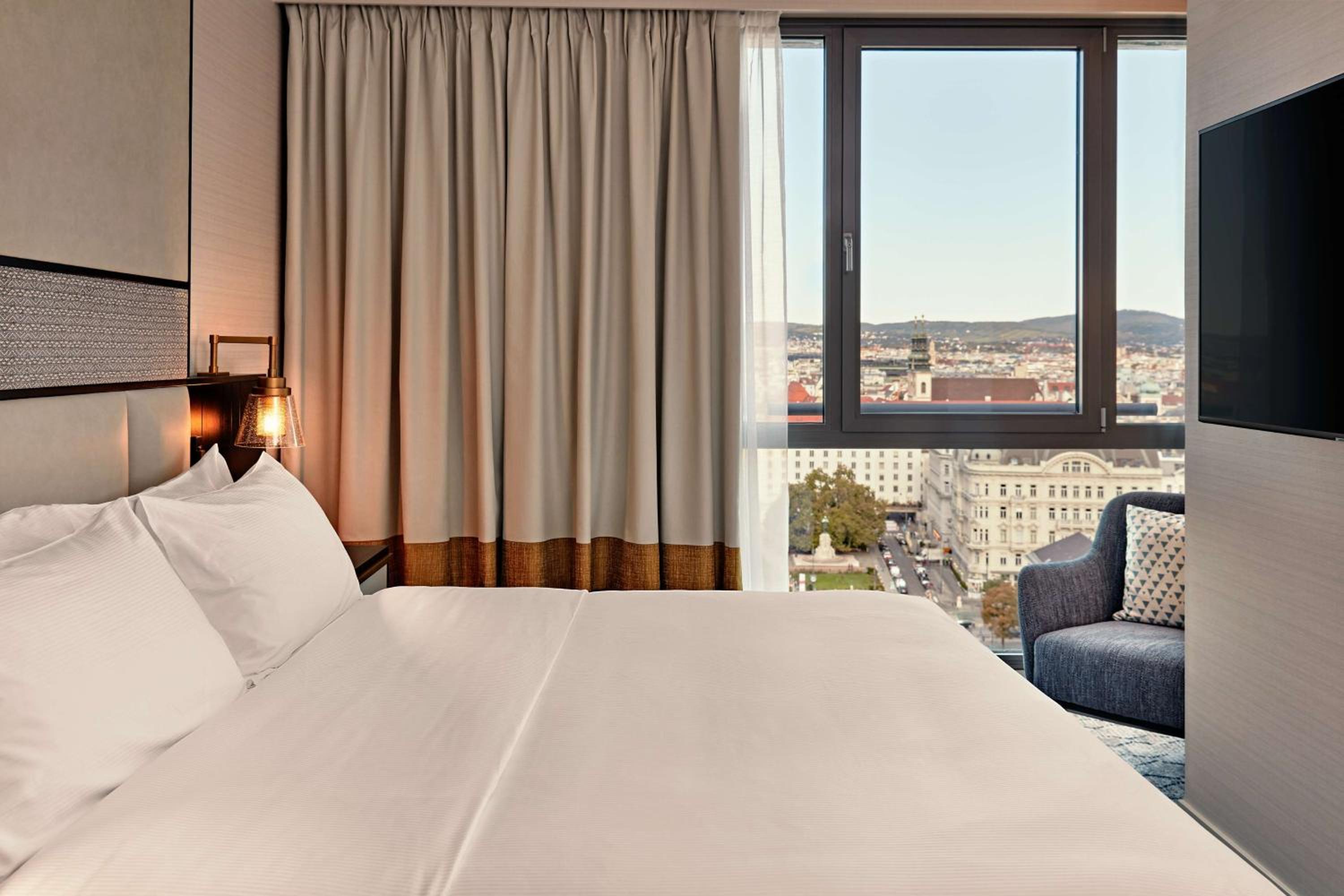 One-Bedroom King Suite with Park View and Lounge Access