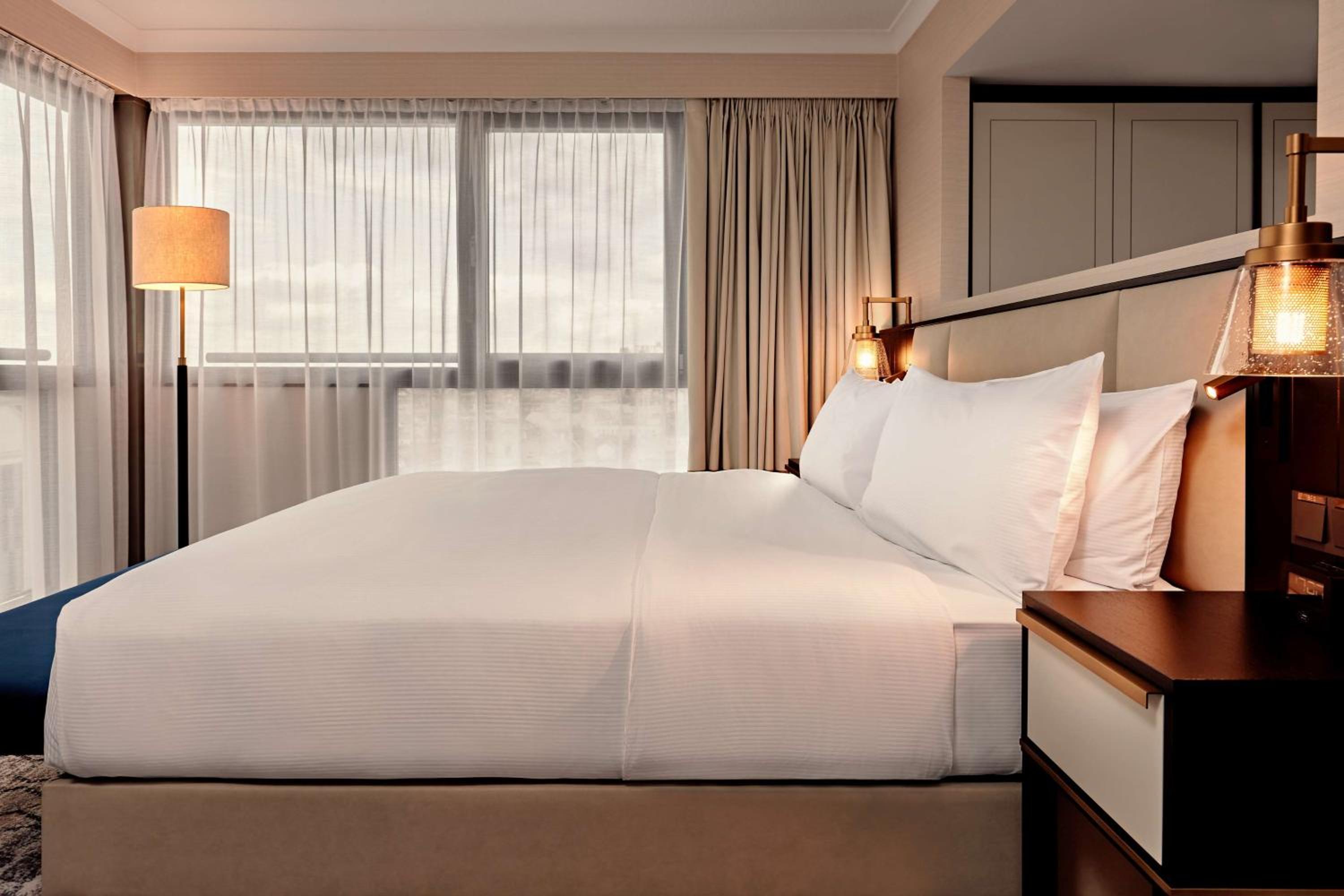 King Junior Suite with Panoramic View and Lounge Access photo 1