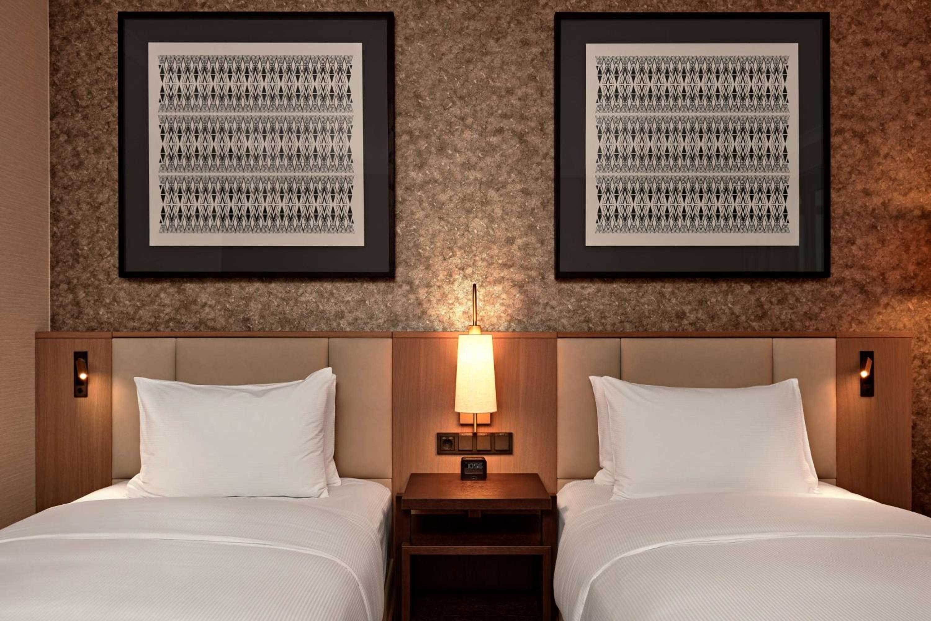 Twin Room with Panoramic View - Photo 3