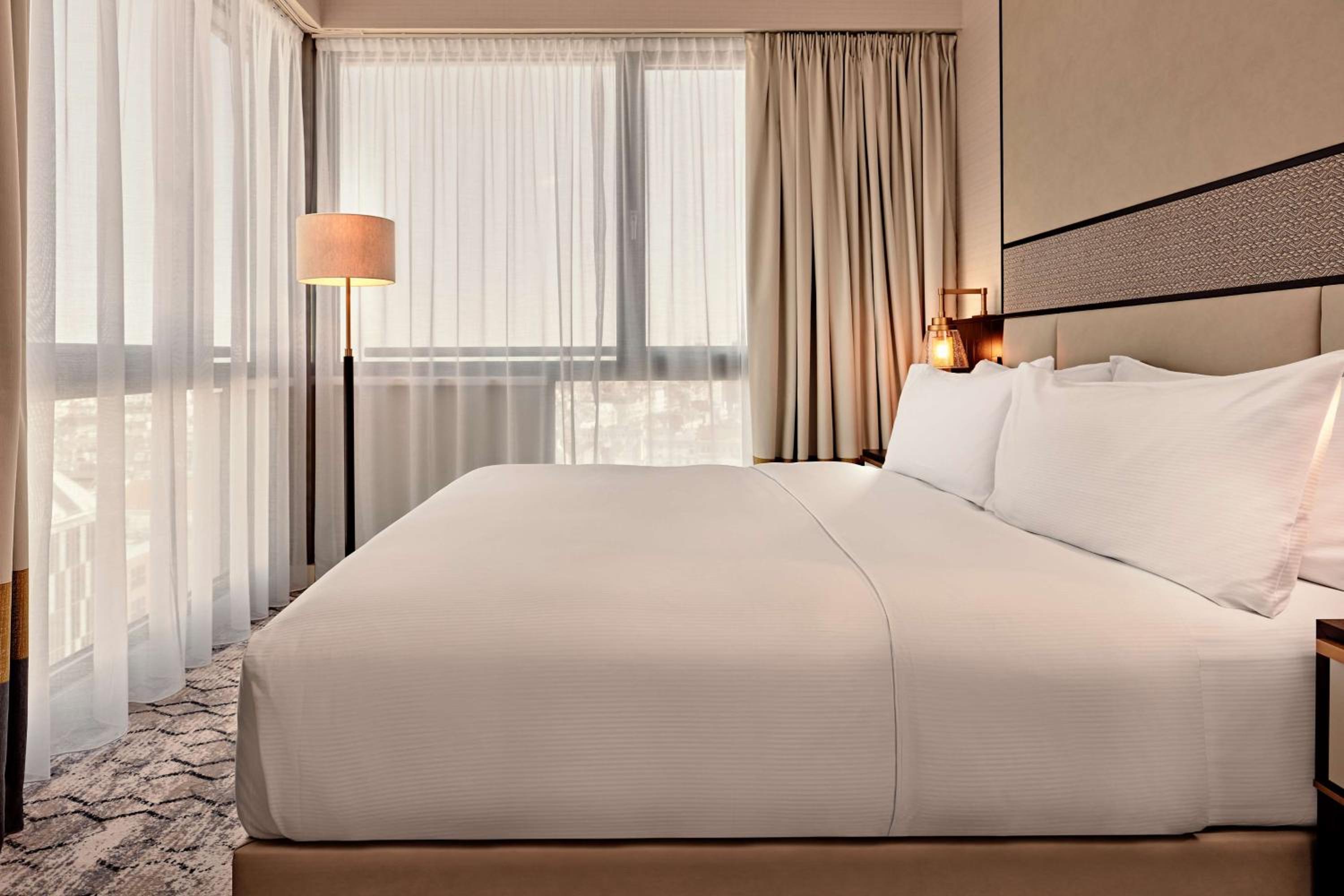 One-Bedroom King Suite with Panoramic View photo 1