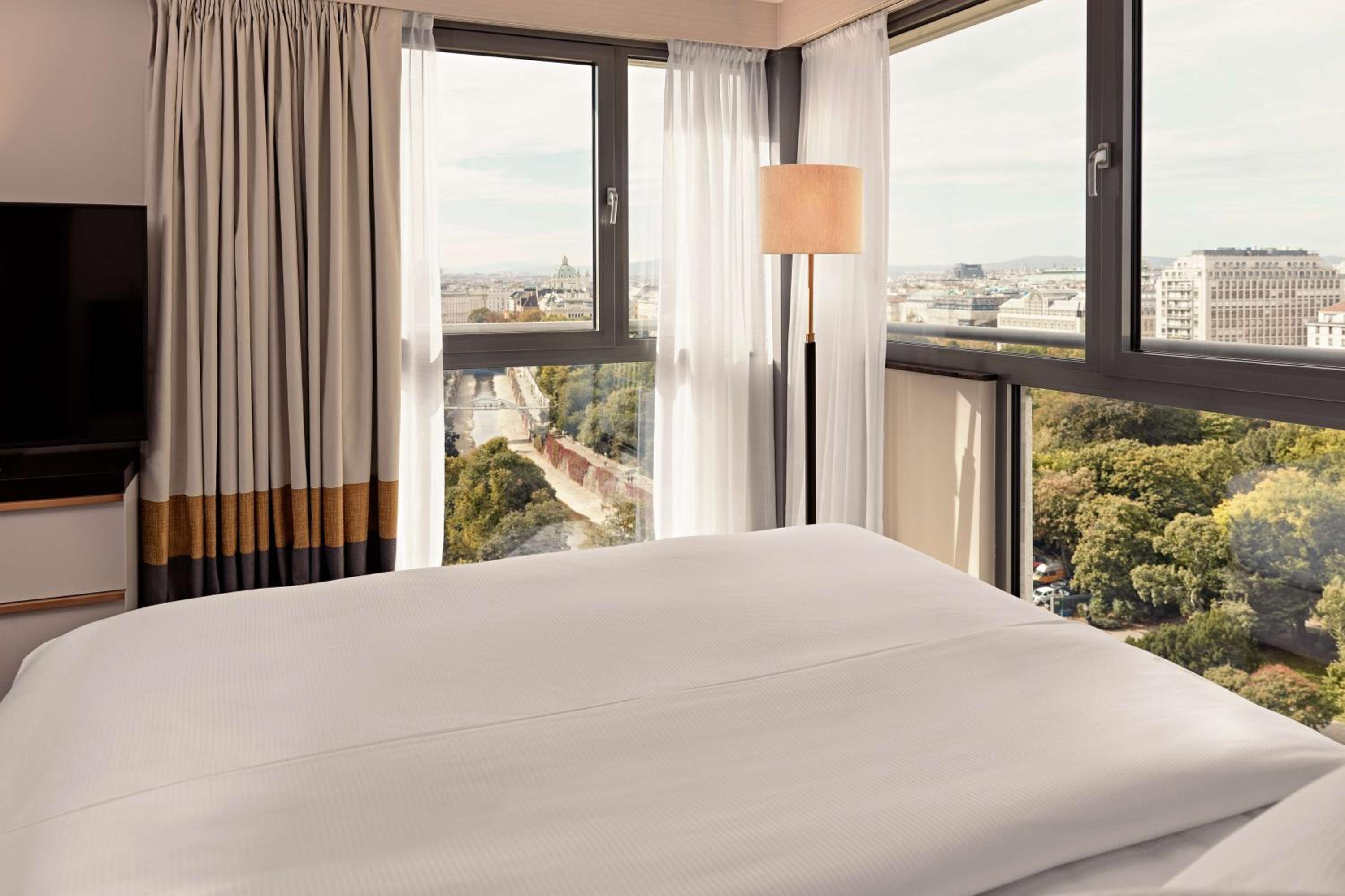 King Junior Suite with Park View and Lounge Access
