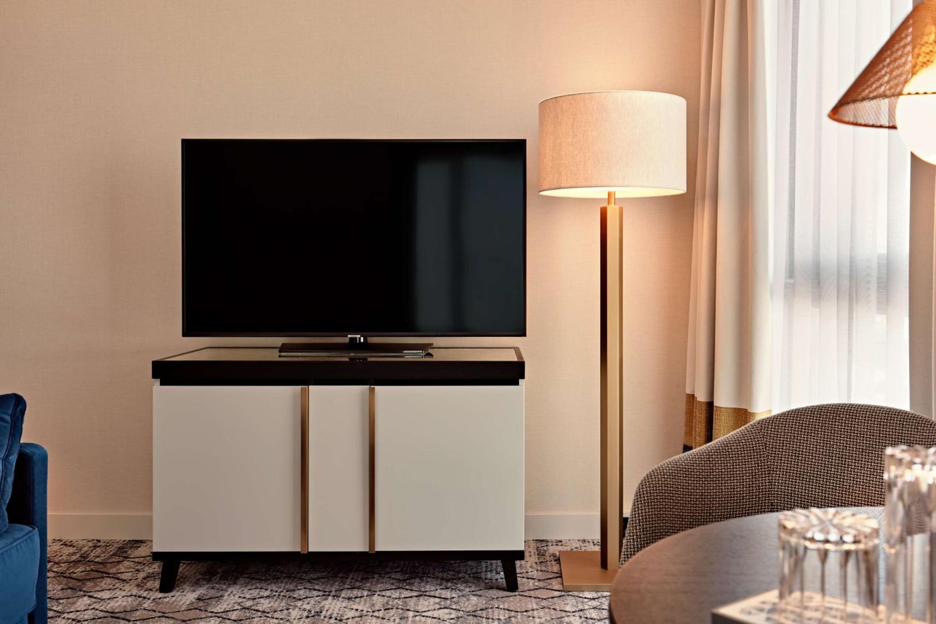 One-Bedroom King Suite with Panoramic View photo 3