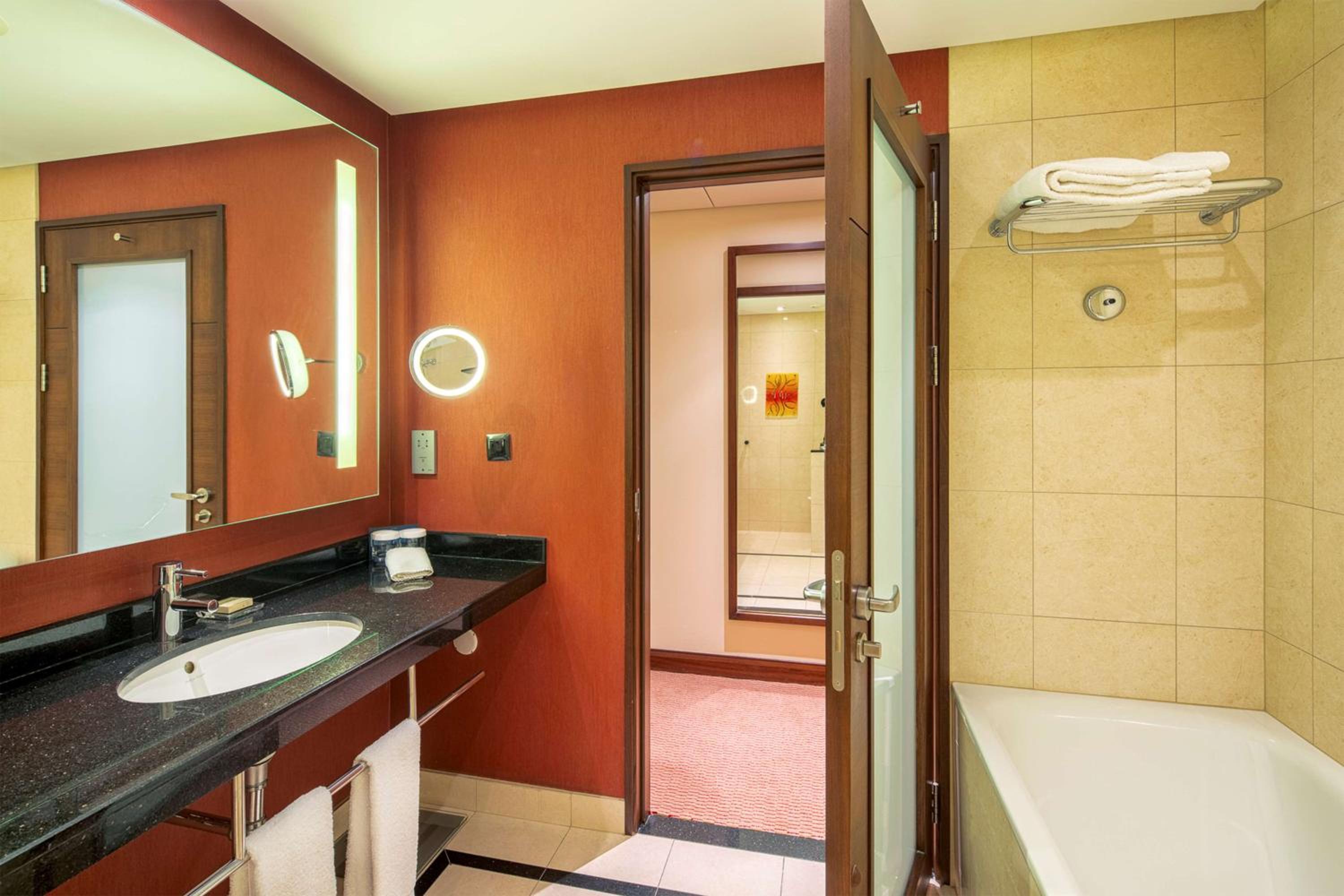 King Guest Room - Photo 4
