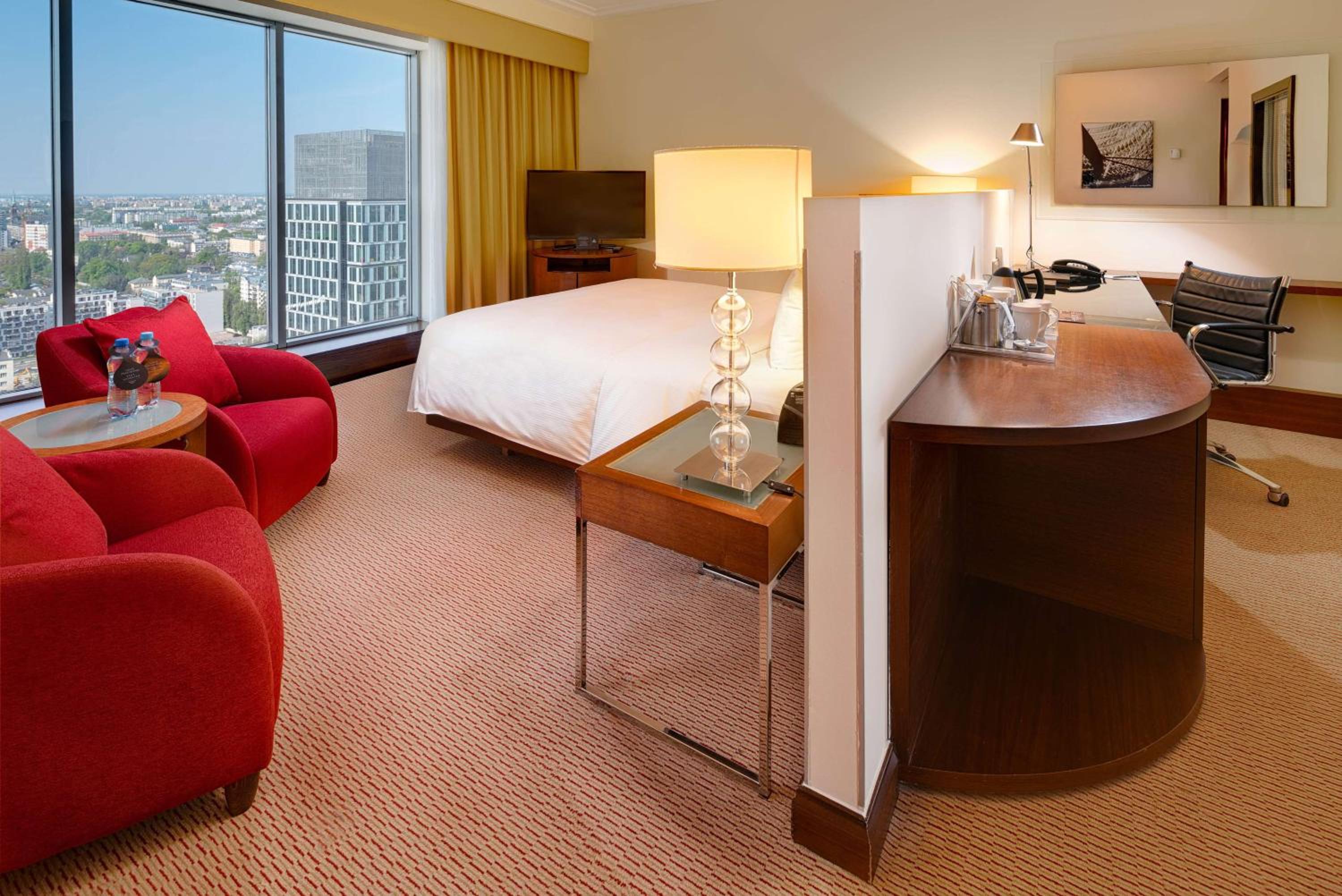King Deluxe Business Room - Photo 4