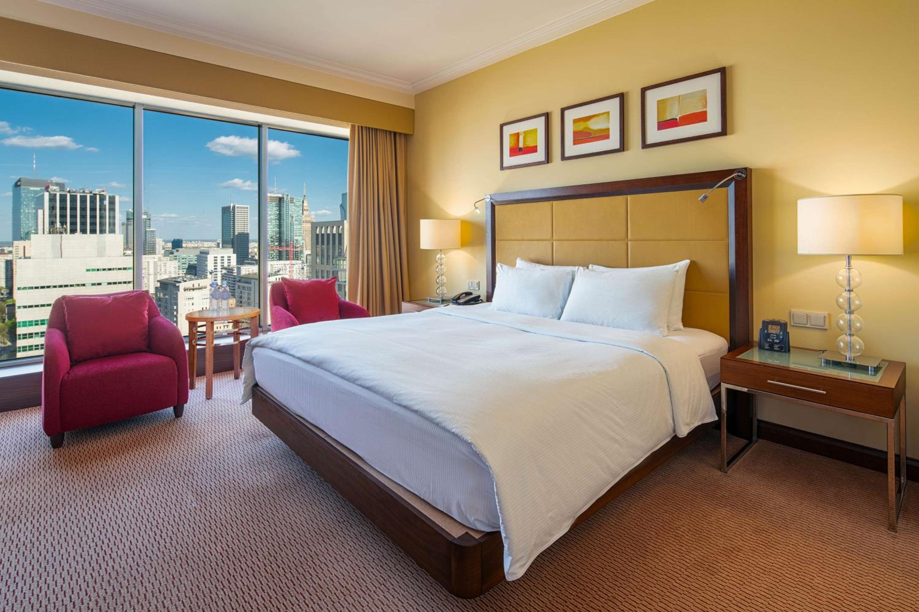 Deluxe King Room with City View - Photo 6