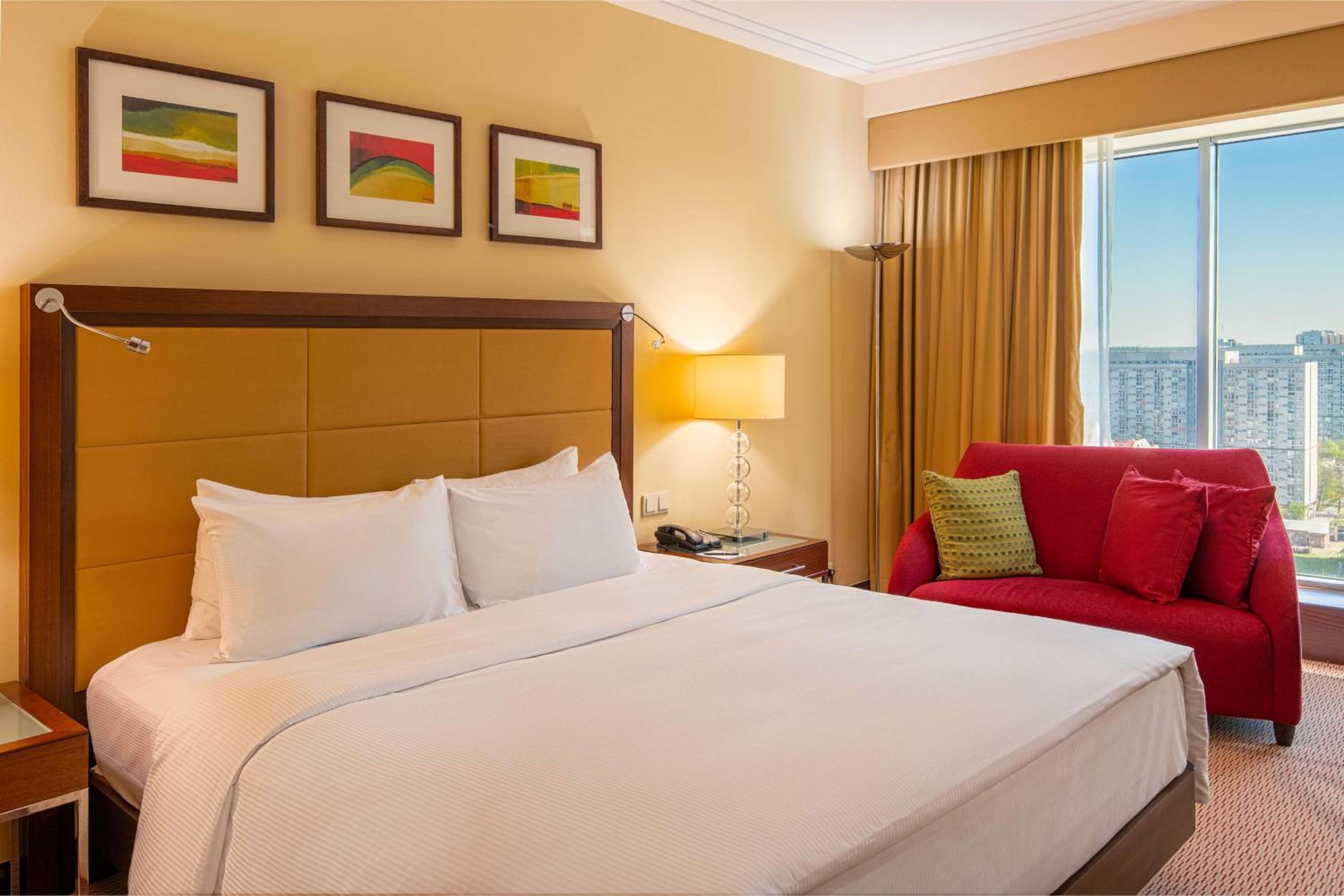 King Guest Room - Photo 5