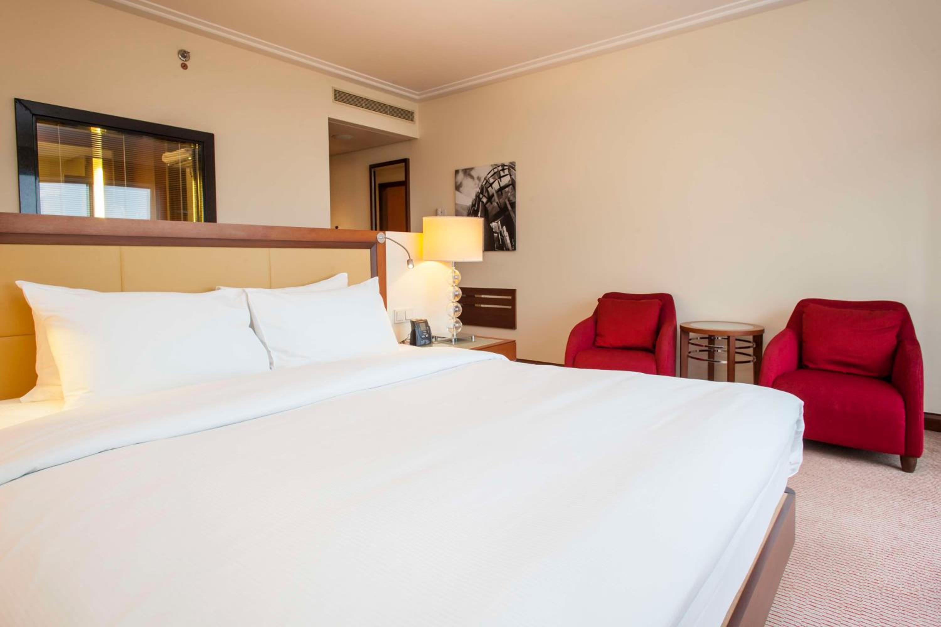 King Deluxe Business Room - Photo 2