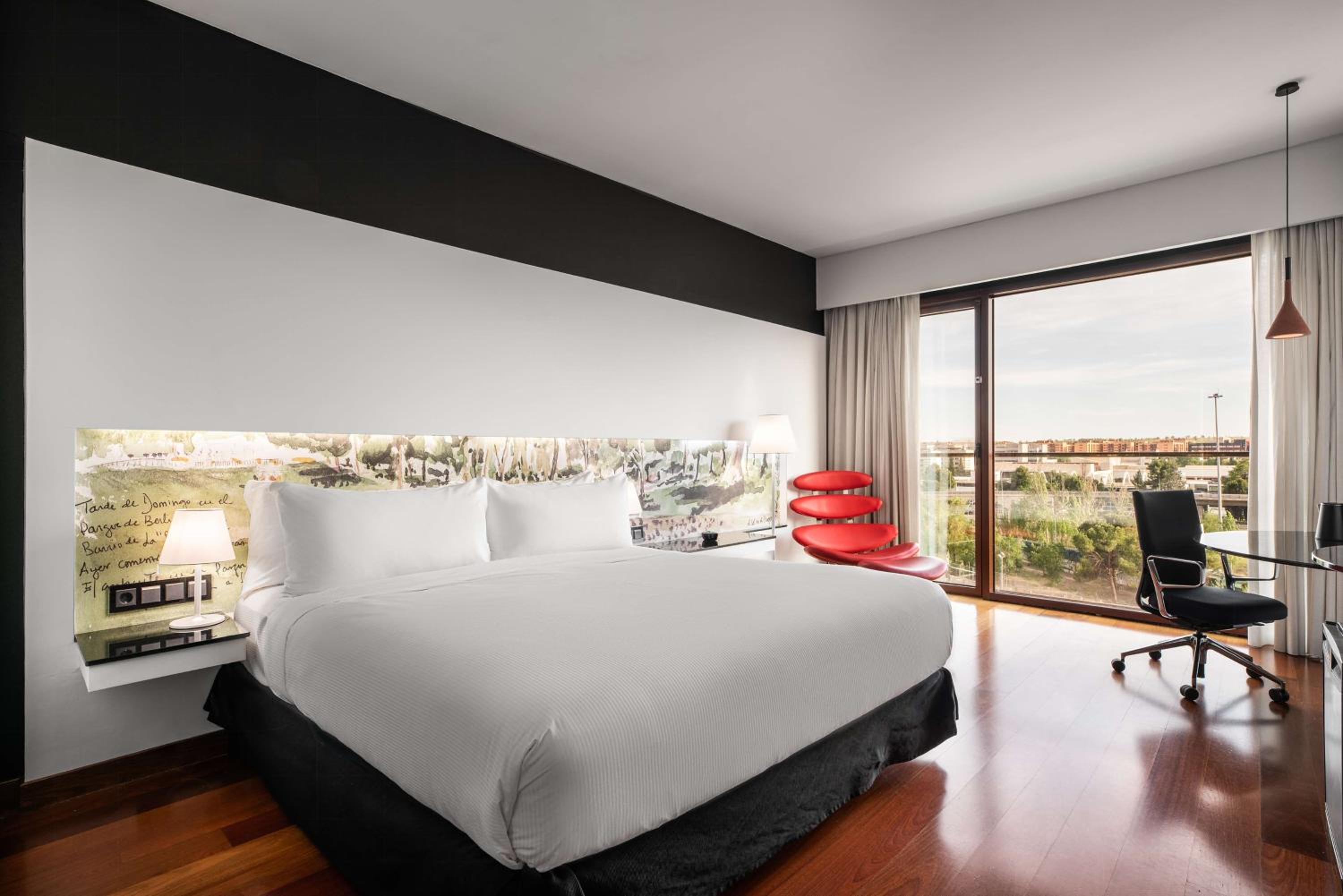 King Guest Room thumbnail 5