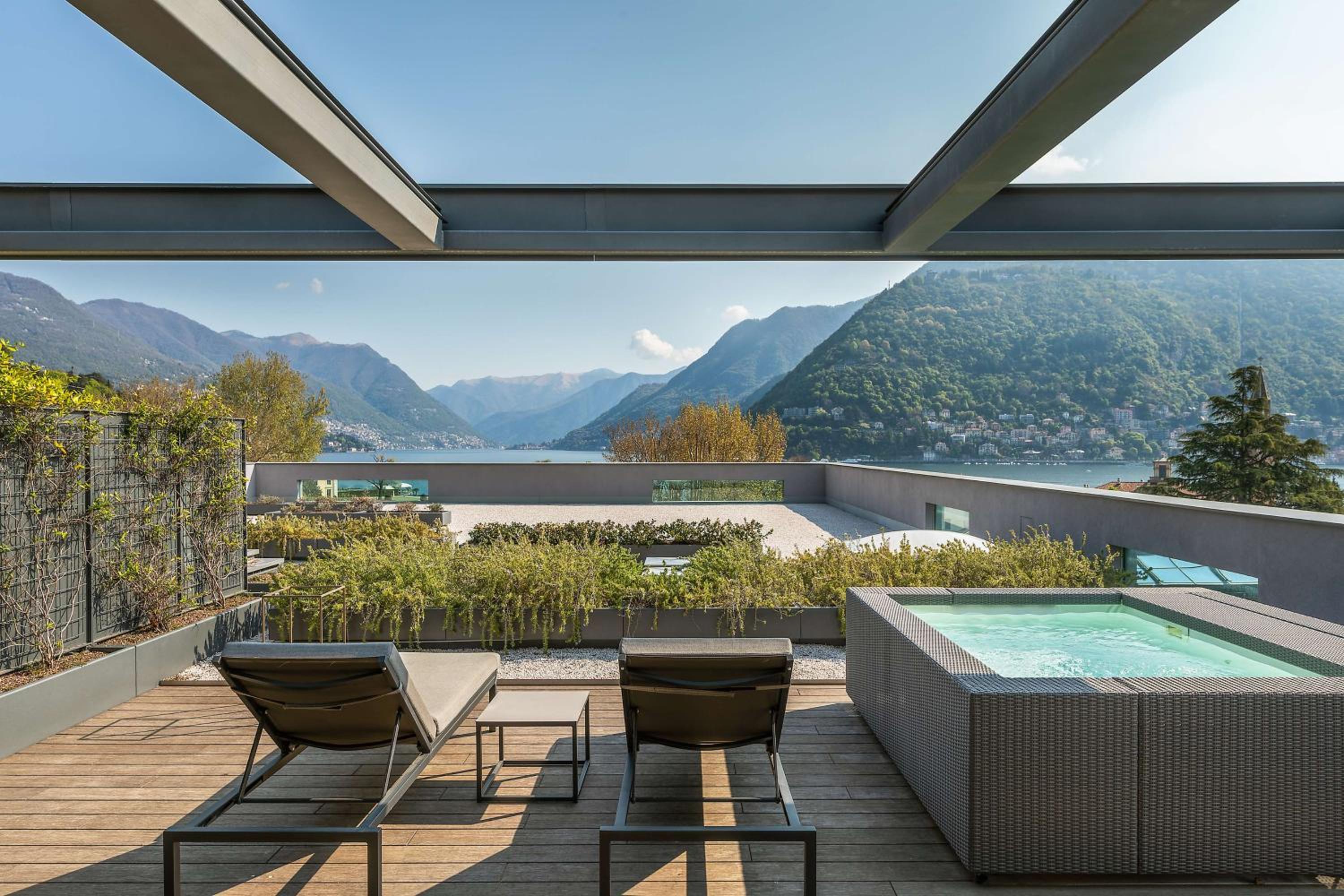 Superior Rooftop Suite thumbnail 6