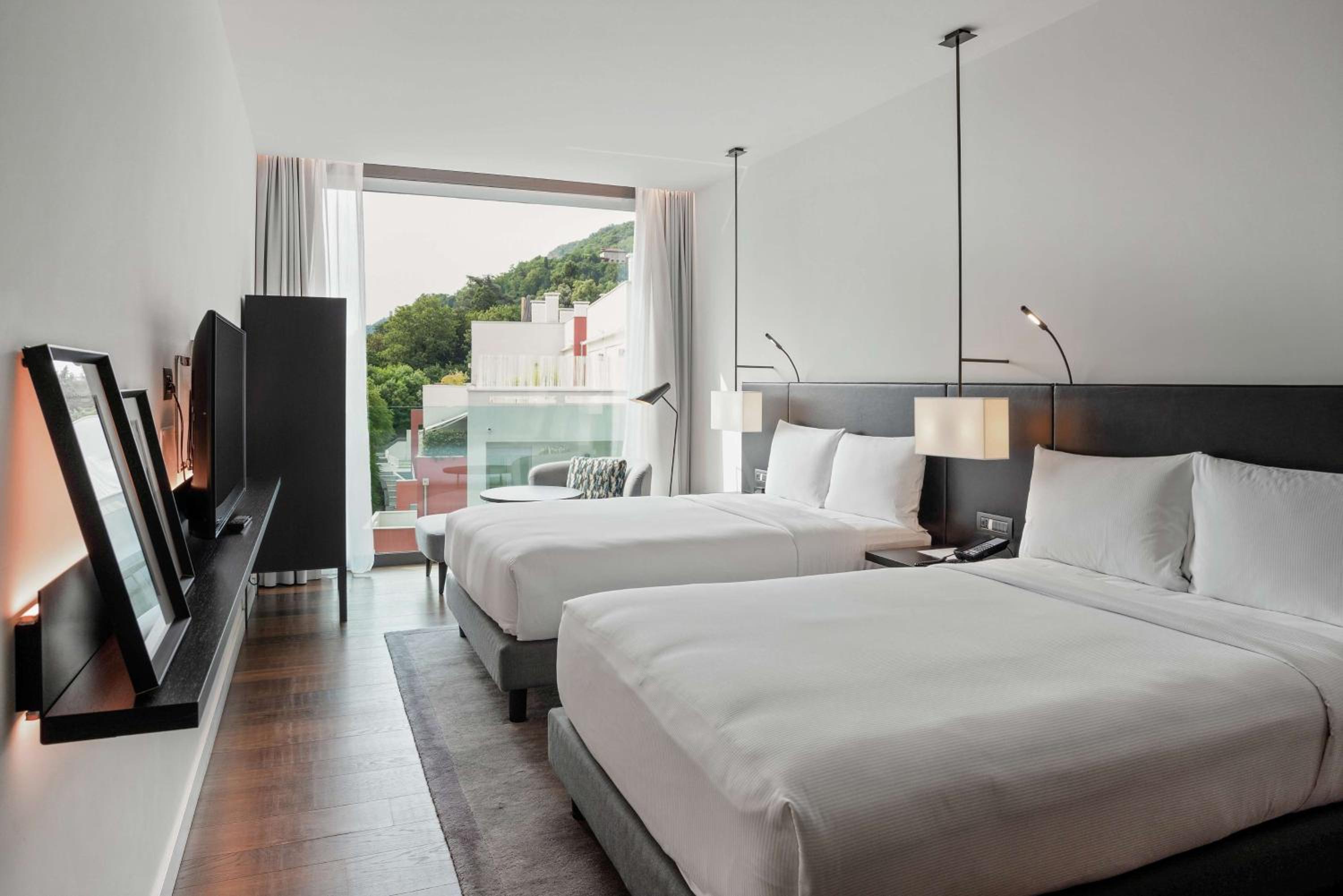 Twin Deluxe Room with City View