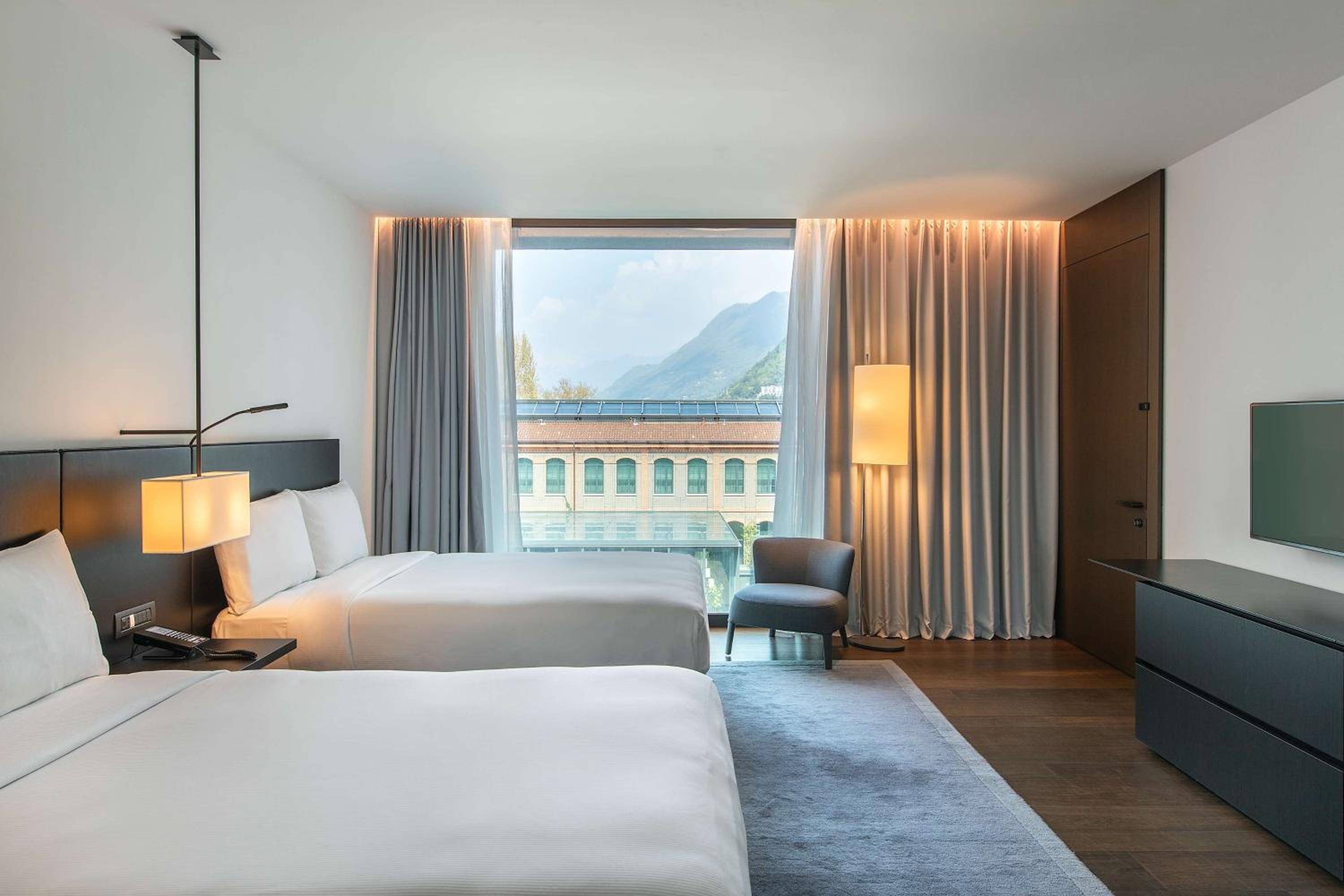 Deluxe Twin Room with Courtyard View