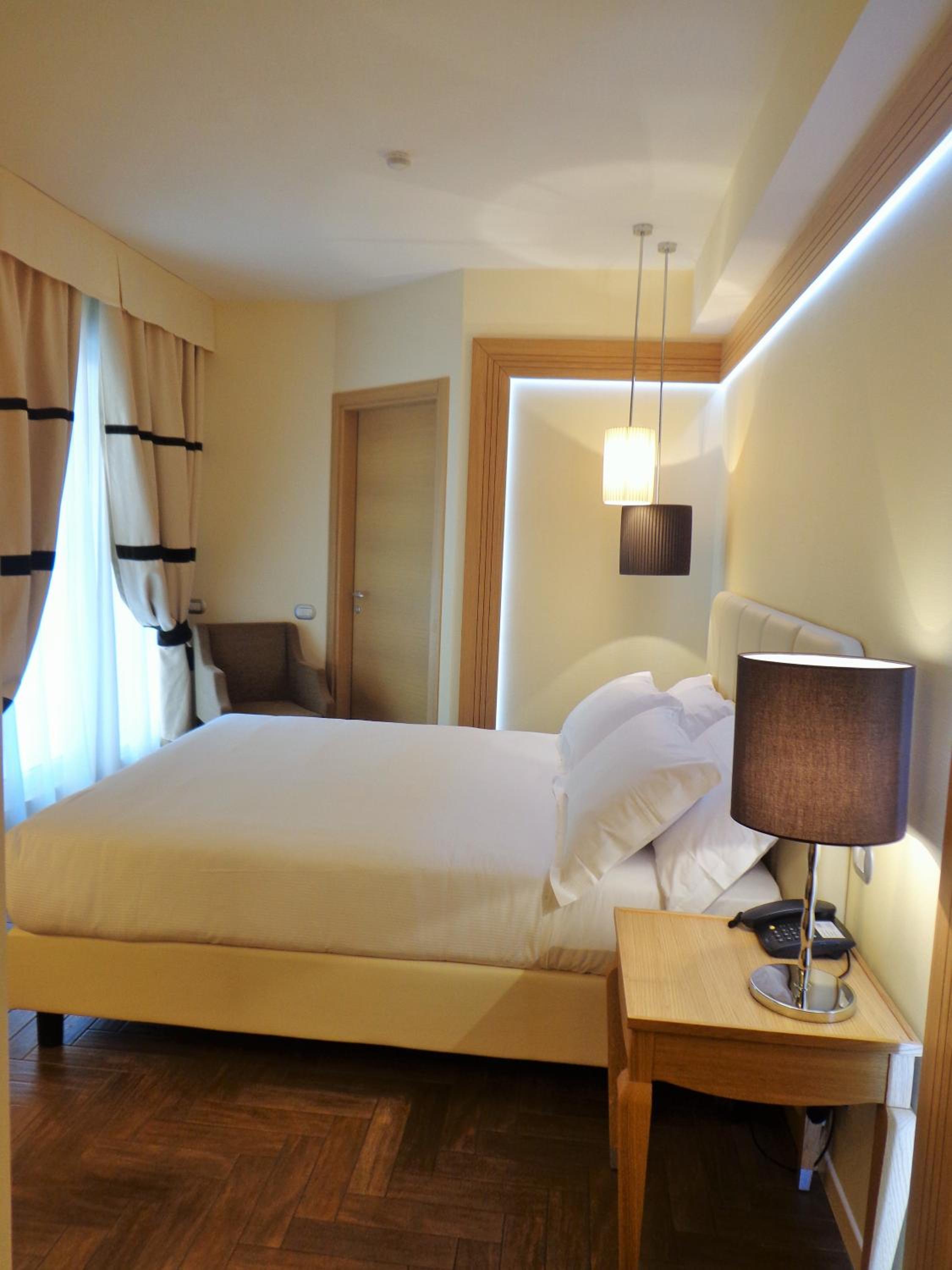 Double Room with Balcony - Photo 7