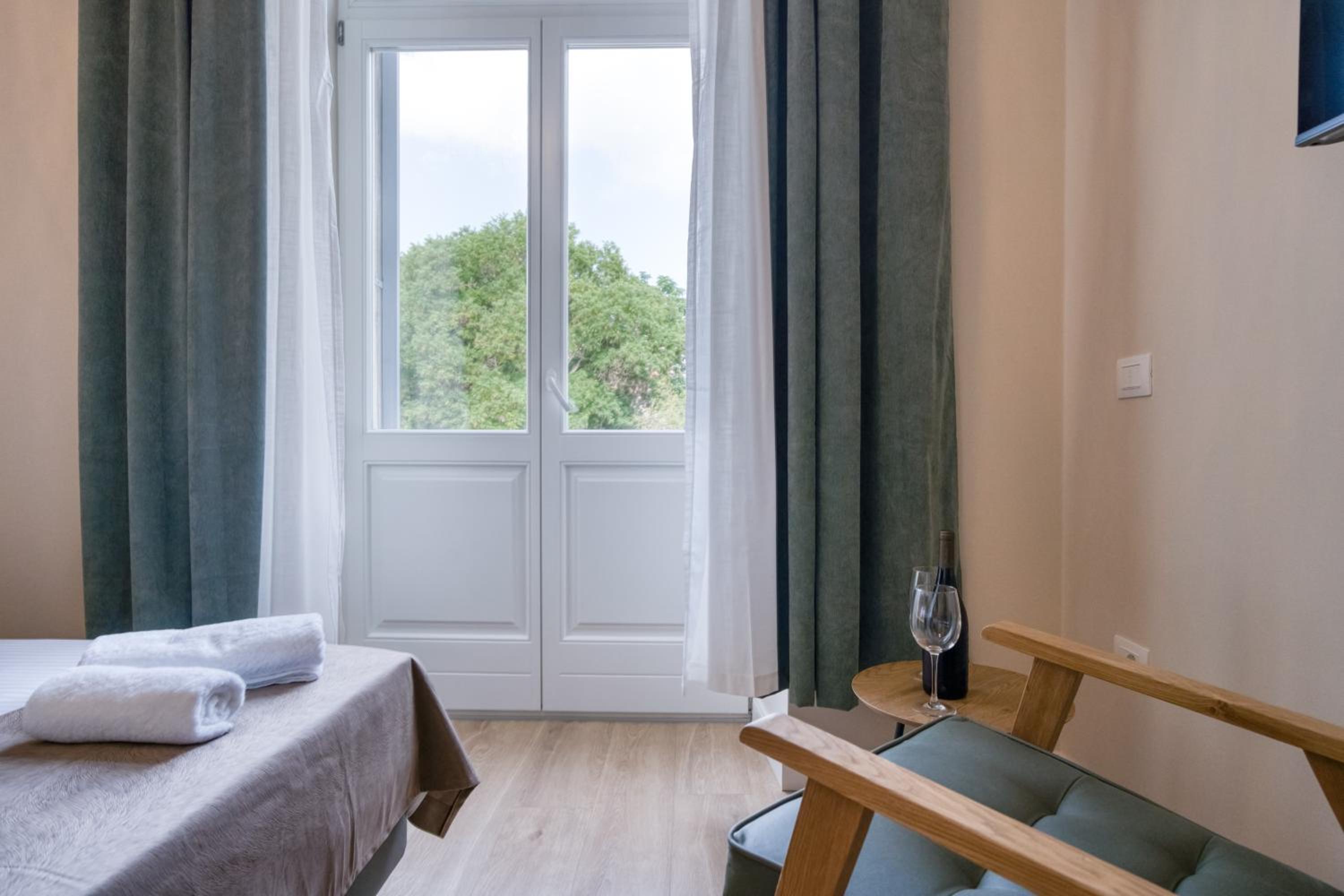 Deluxe Double Room with Balcony photo 1