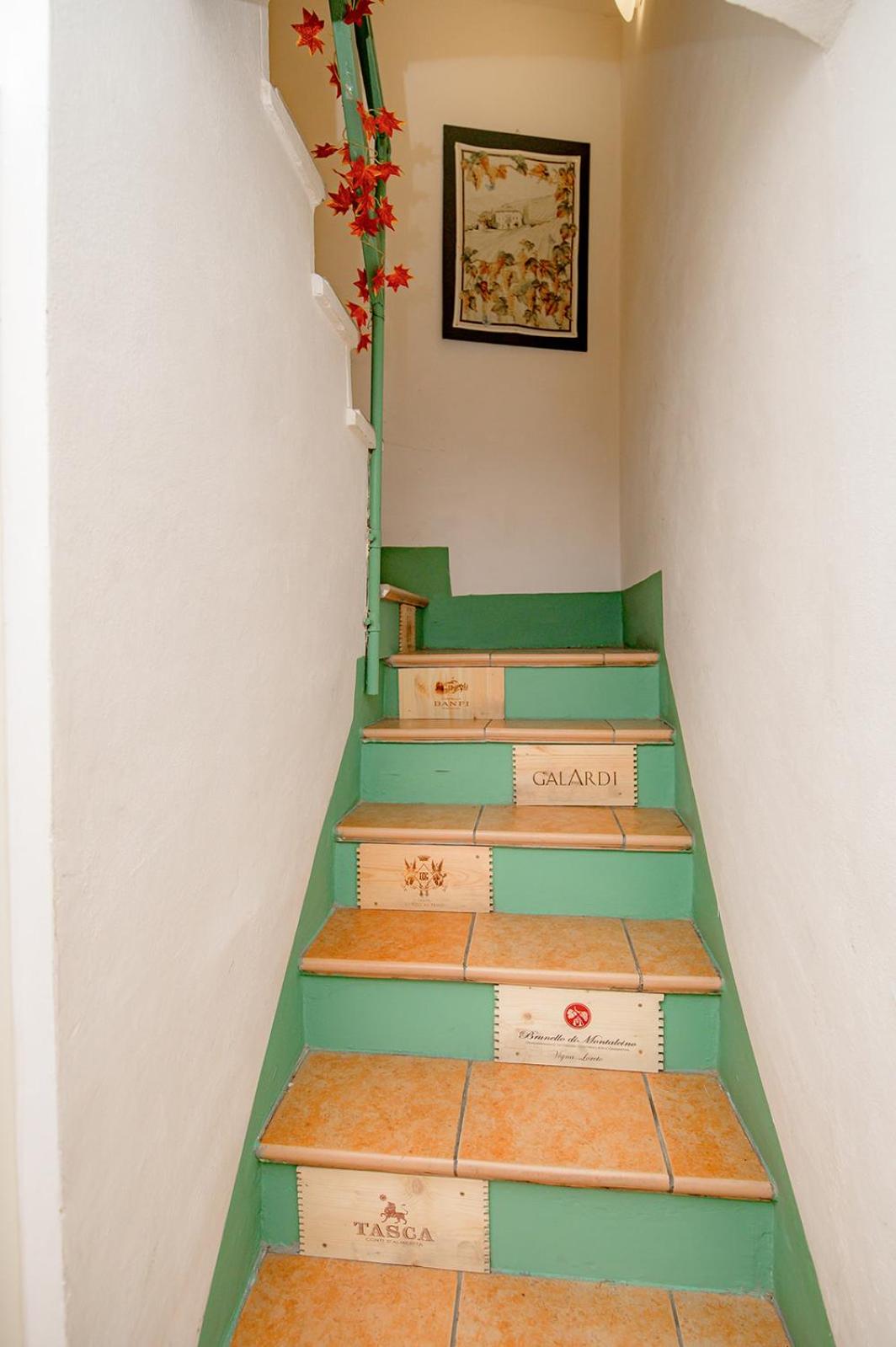 Studio Apartment - Photo 23