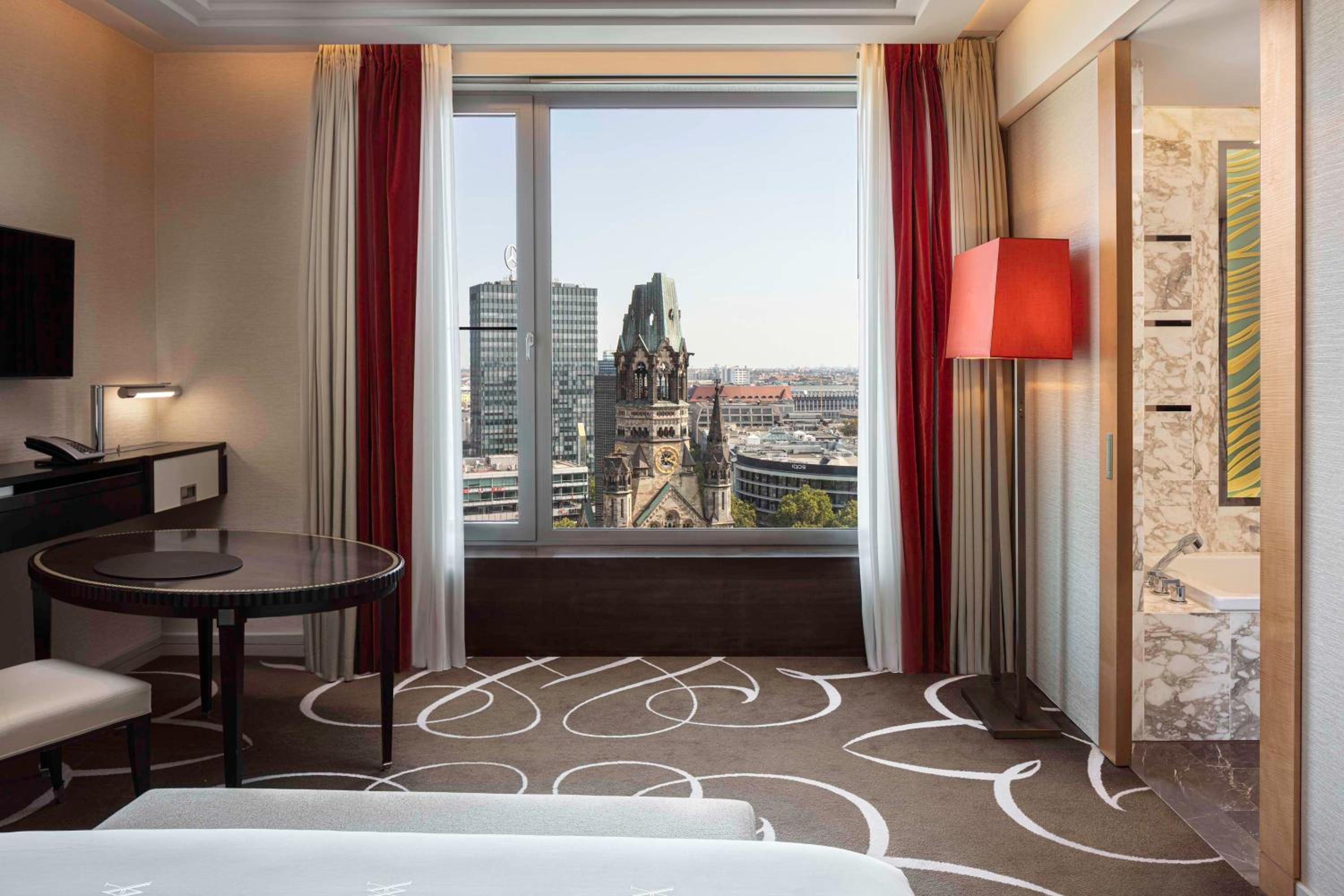Deluxe King Room with Church View