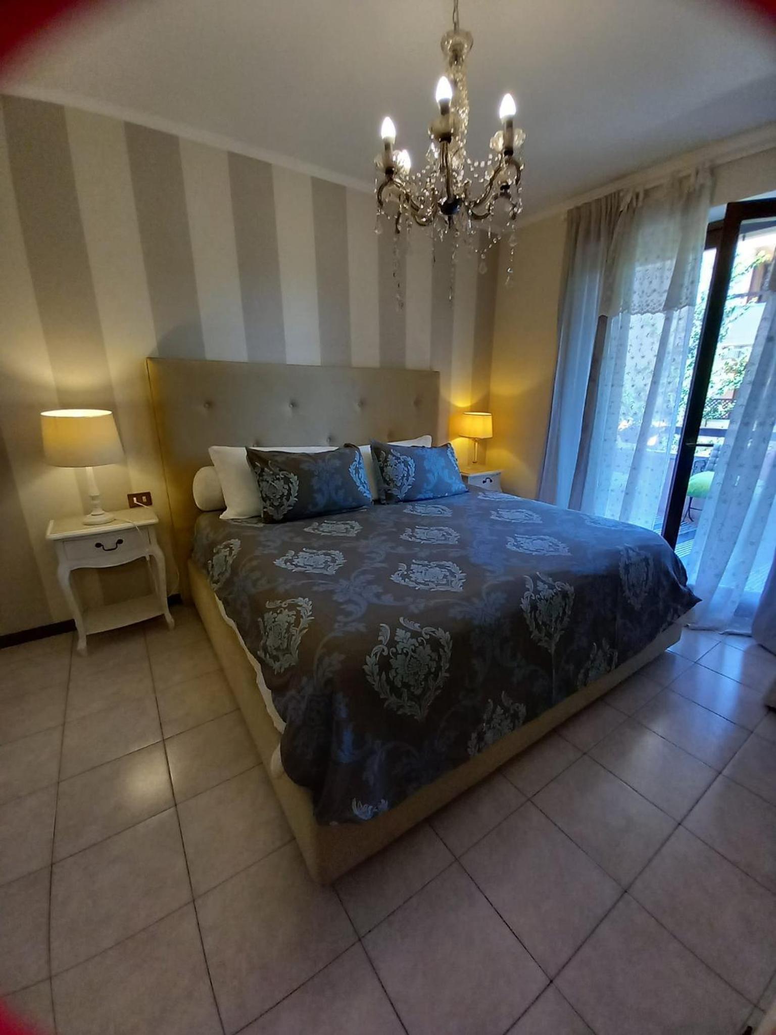 Apartment with Terrace - Photo 32