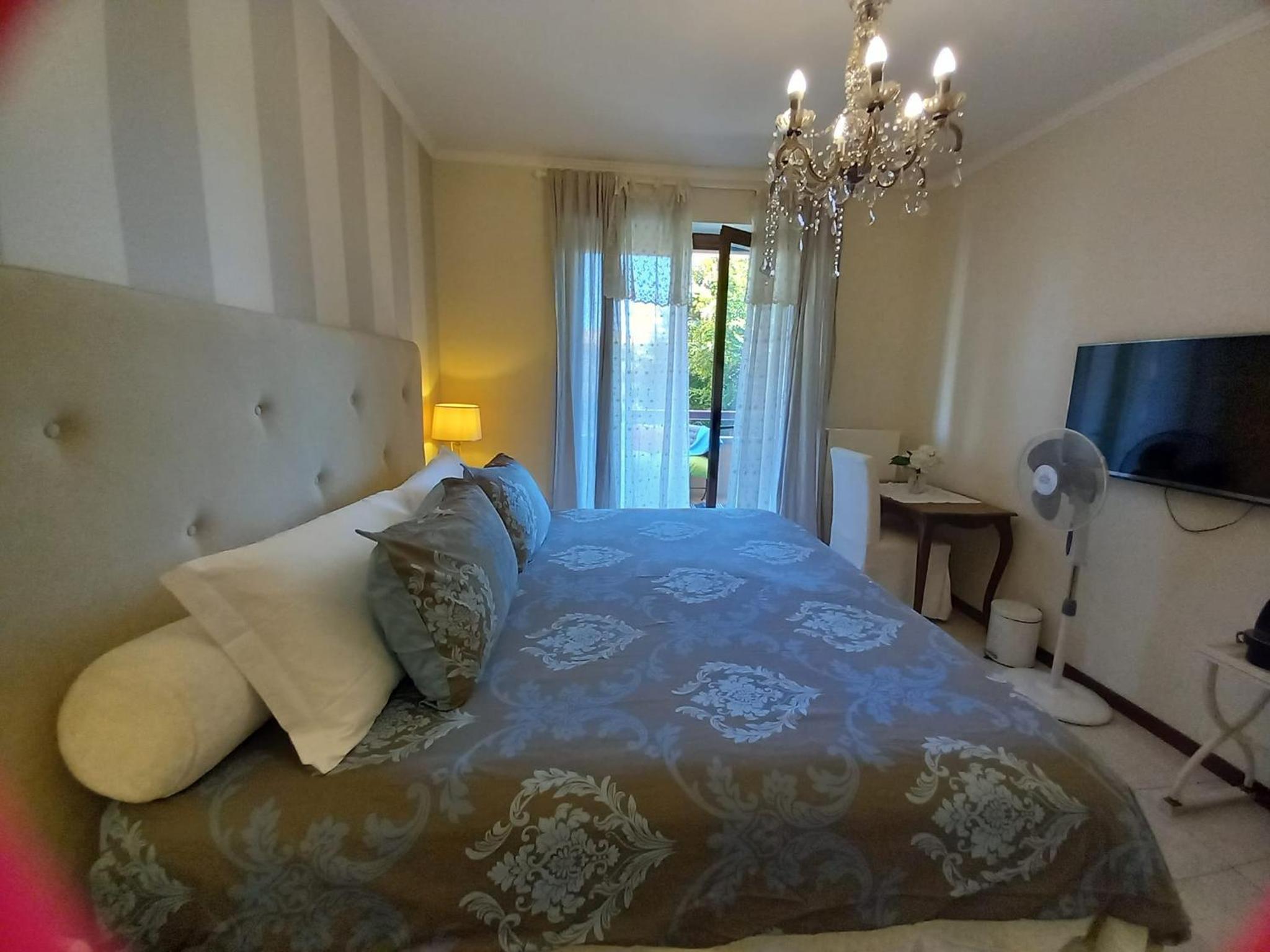 Apartment with Terrace - Photo 33