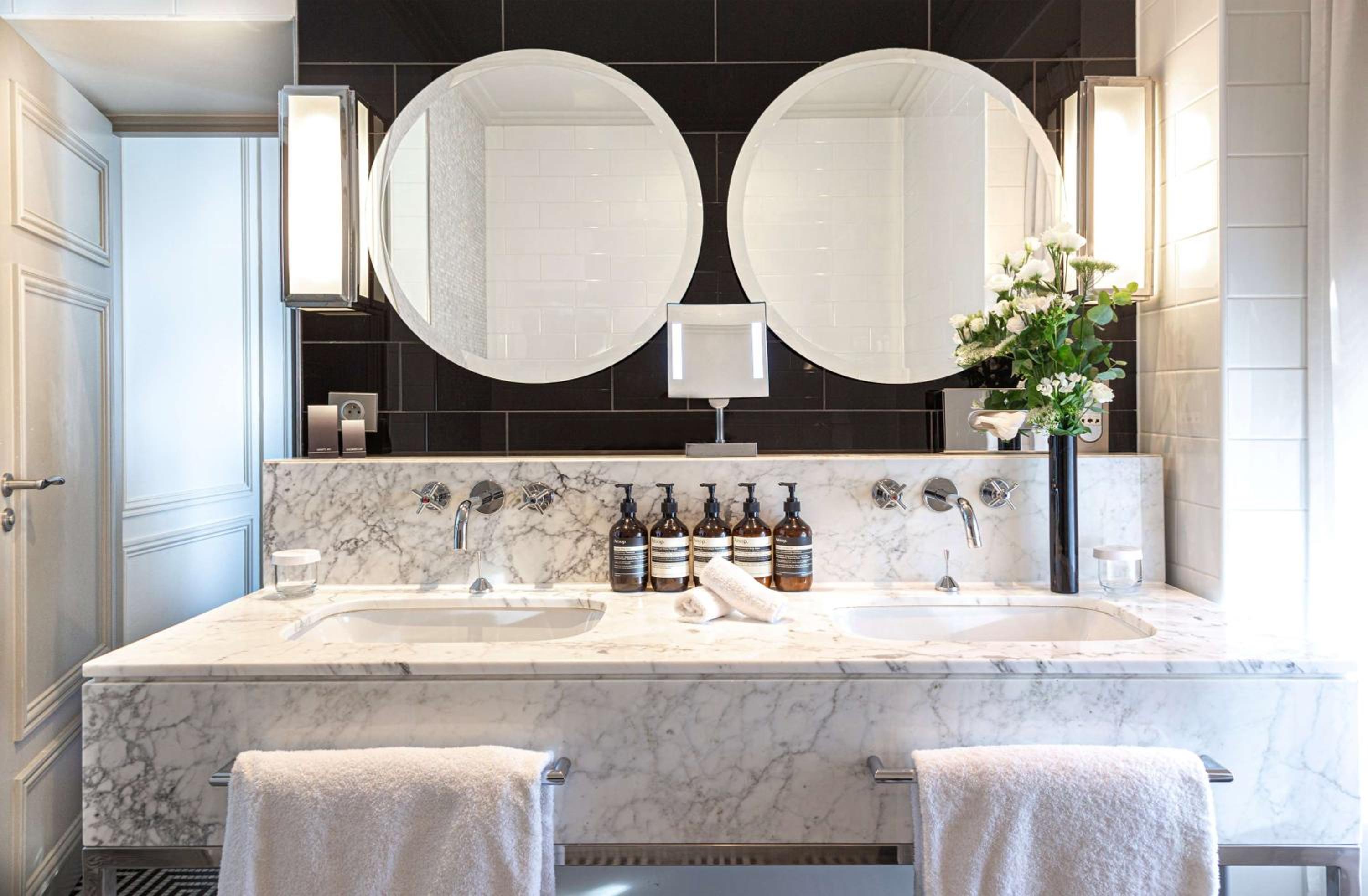 Palace 5 Star - Deluxe King Suite with Garden View