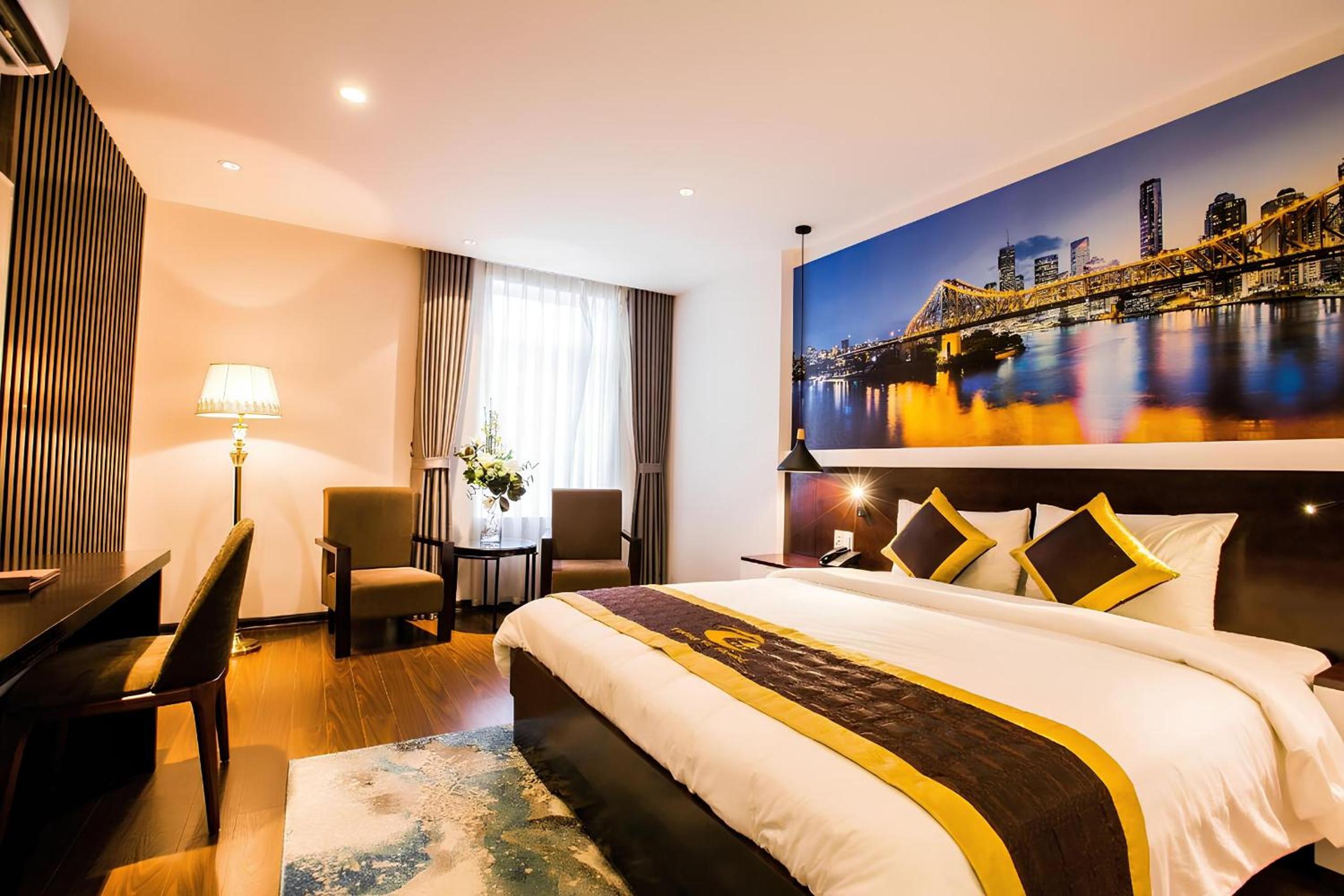 Deluxe King Room photo 1