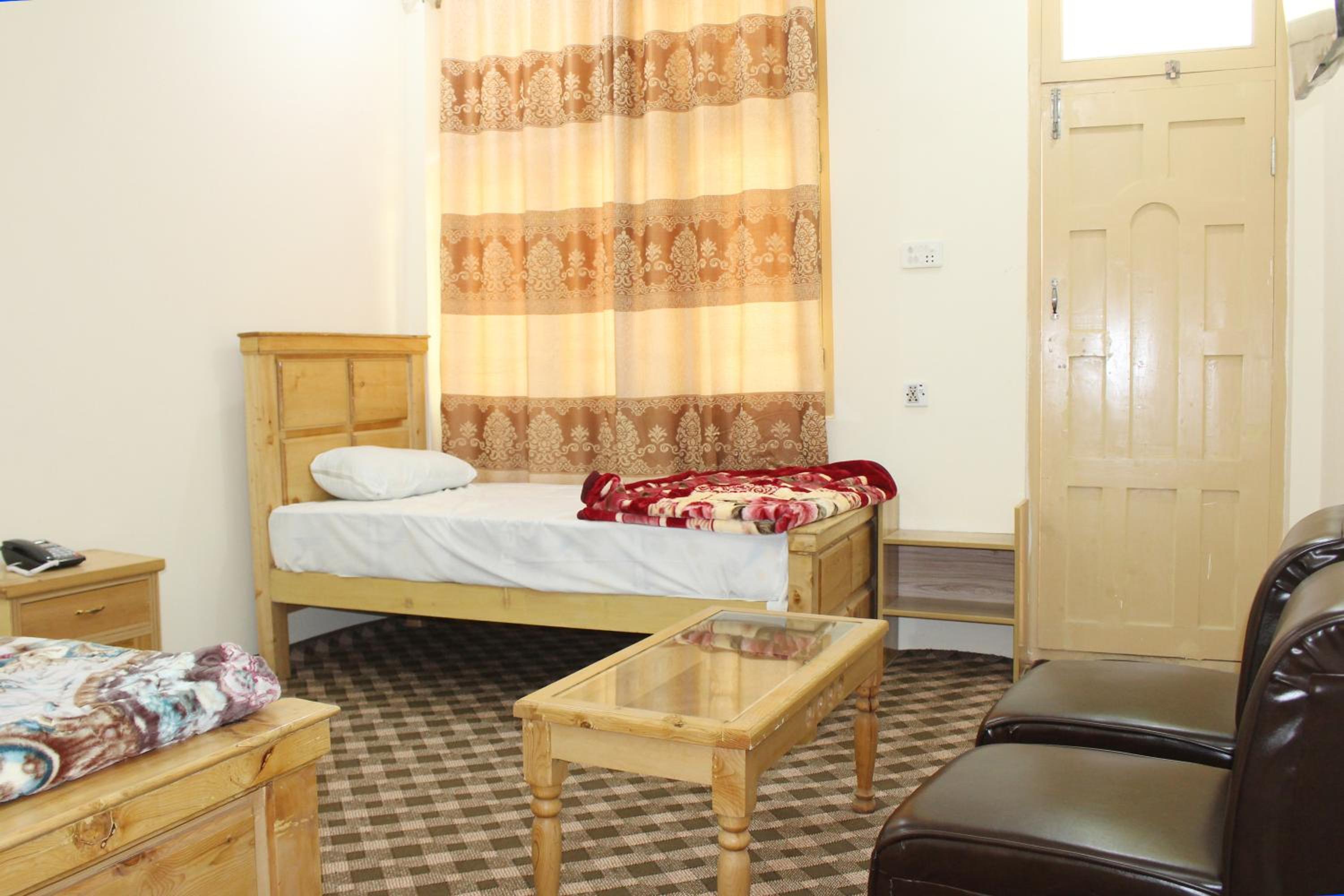 Budget Double Room photo 3