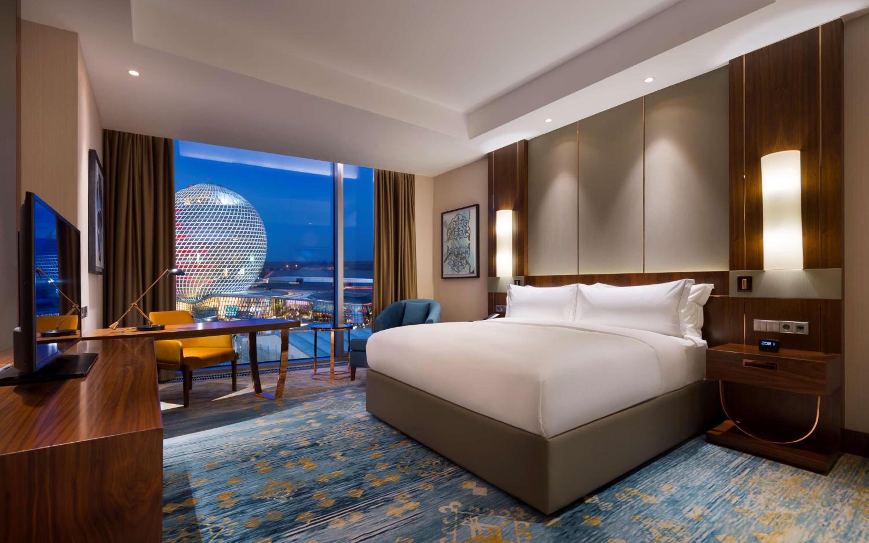 Deluxe King Room with View