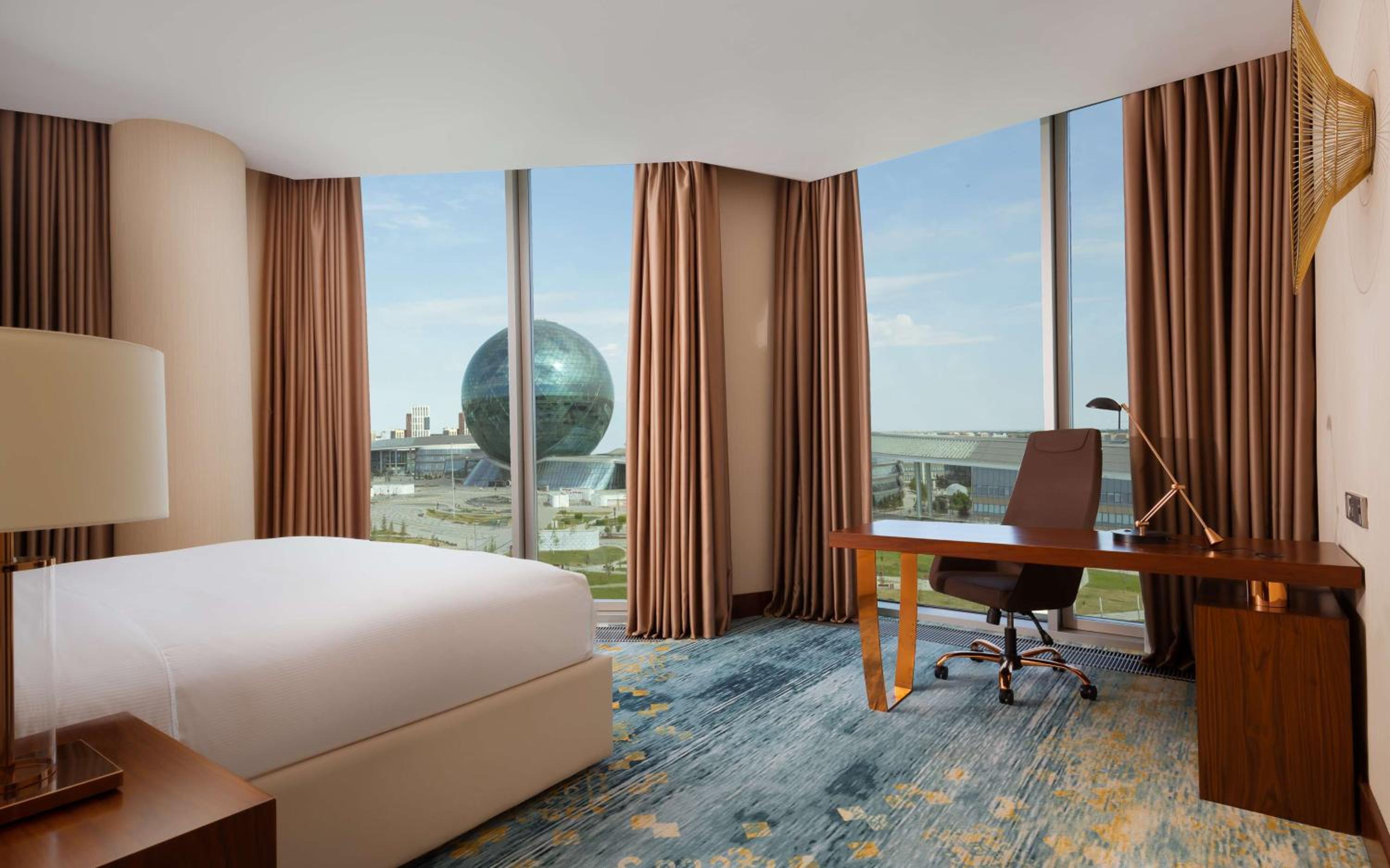 Deluxe King Suite photo 3