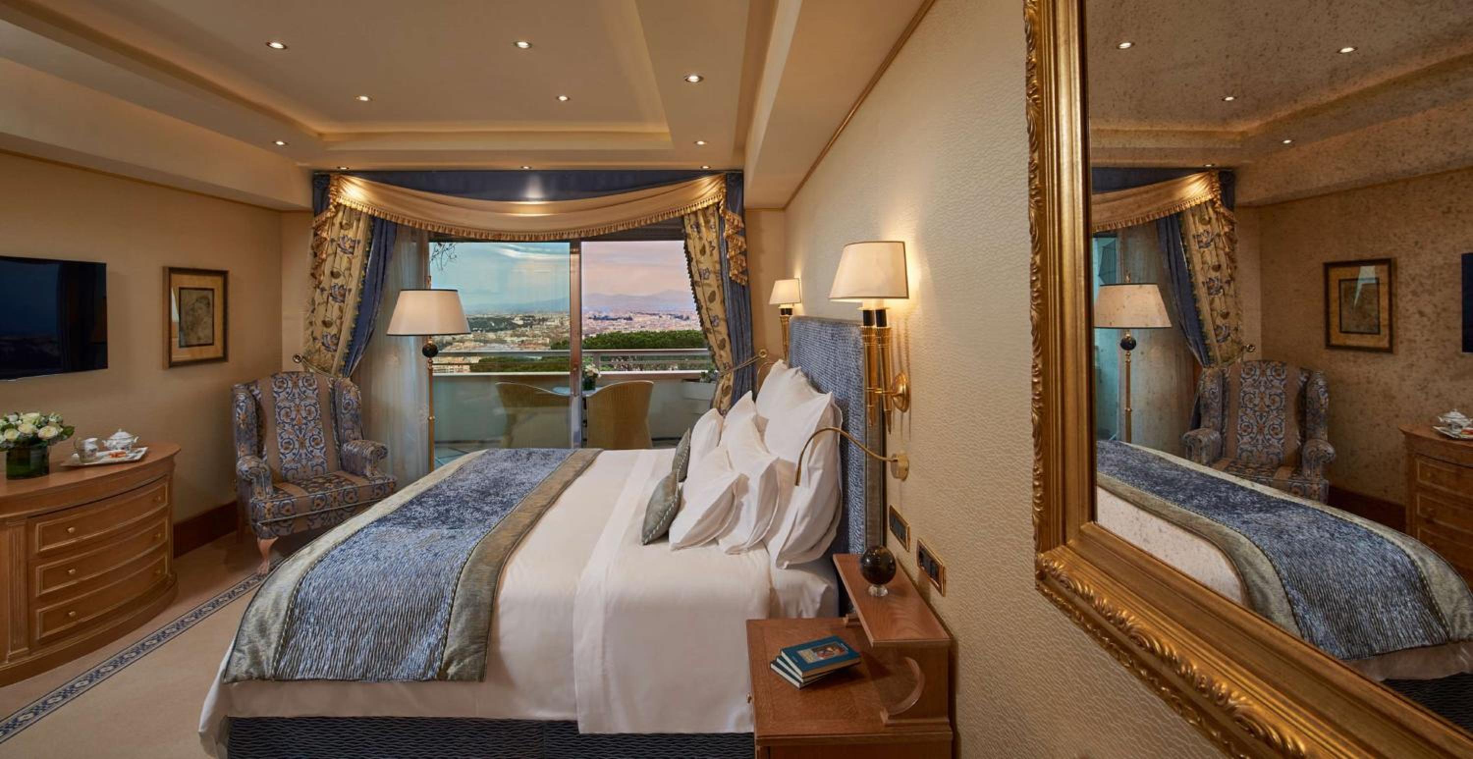 Premium Suite with City View thumbnail 6
