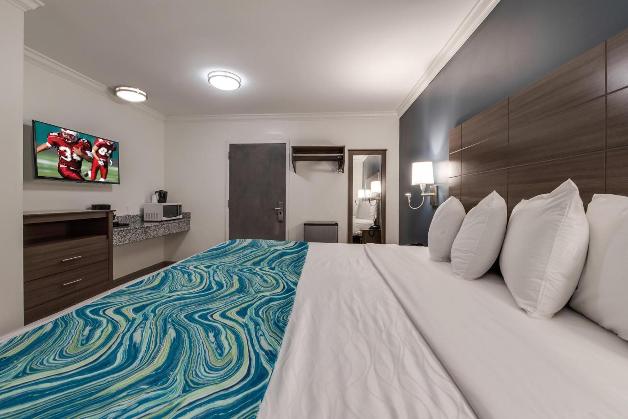 Deluxe King Room Disability Access Smoke Free photo 1