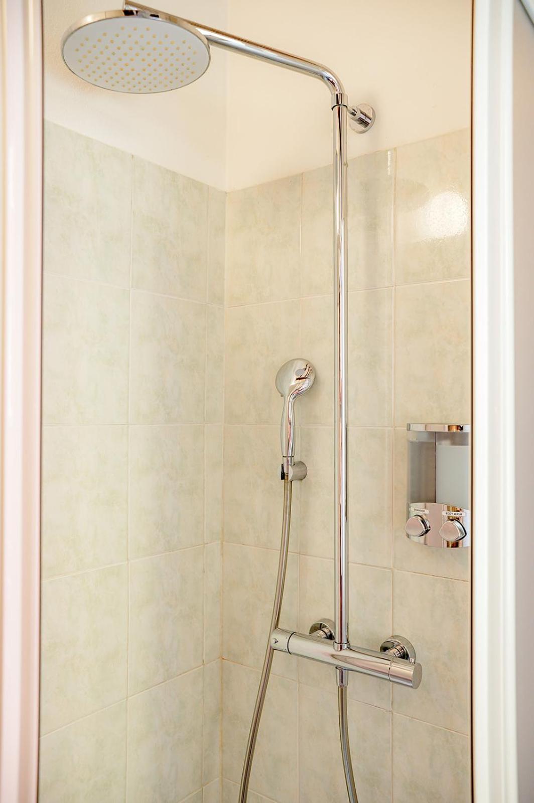 Studio Apartment - Photo 9