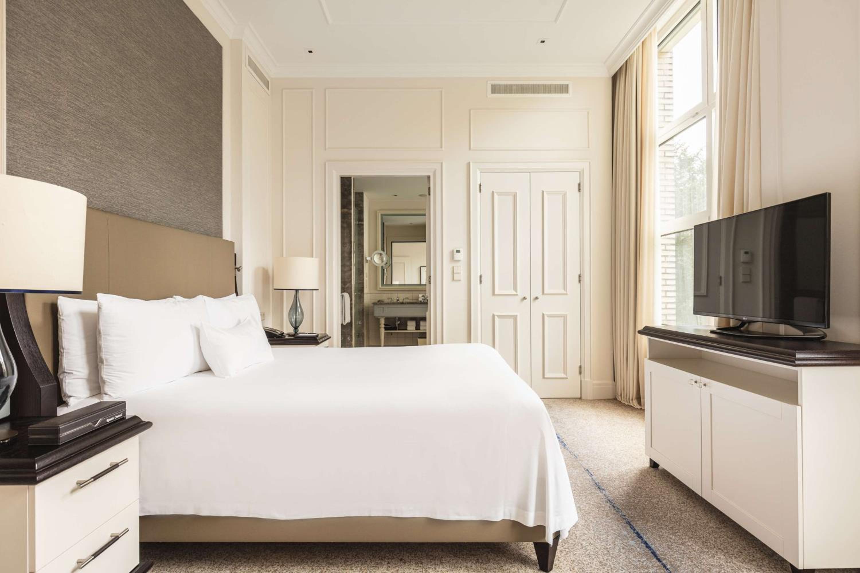 One-Bedroom King Suite