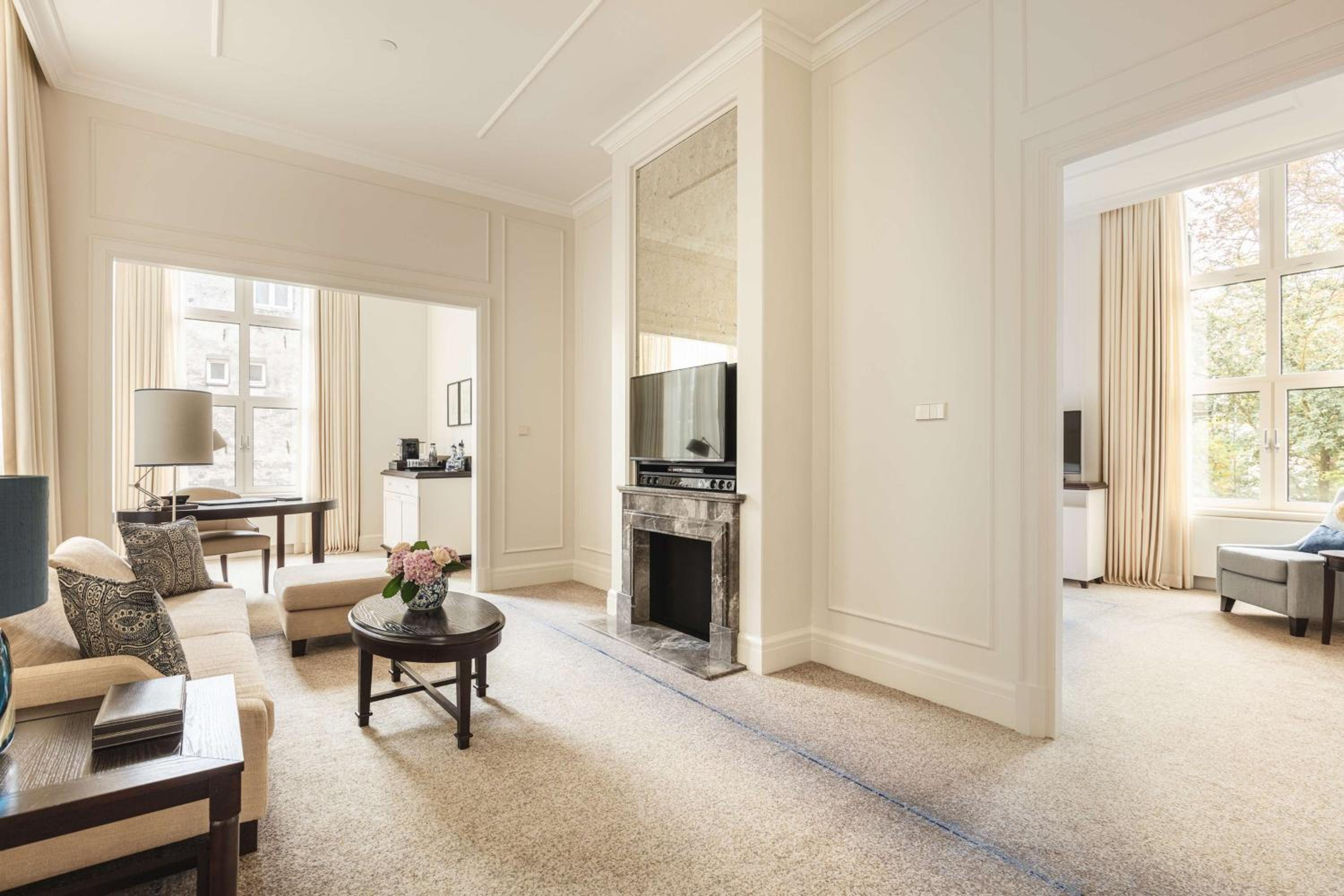 One-Bedroom King Suite