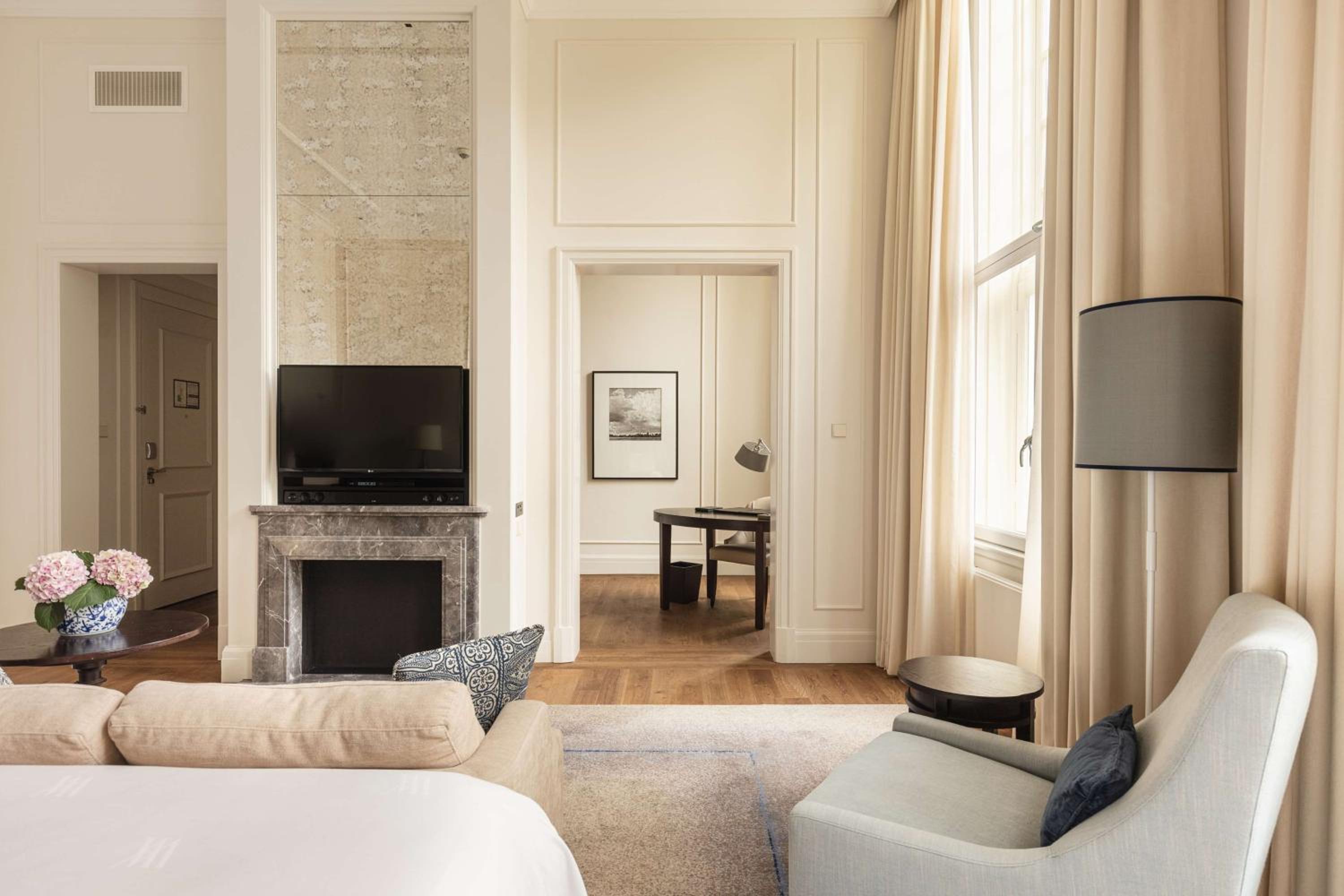 Junior King Suite with Canal View