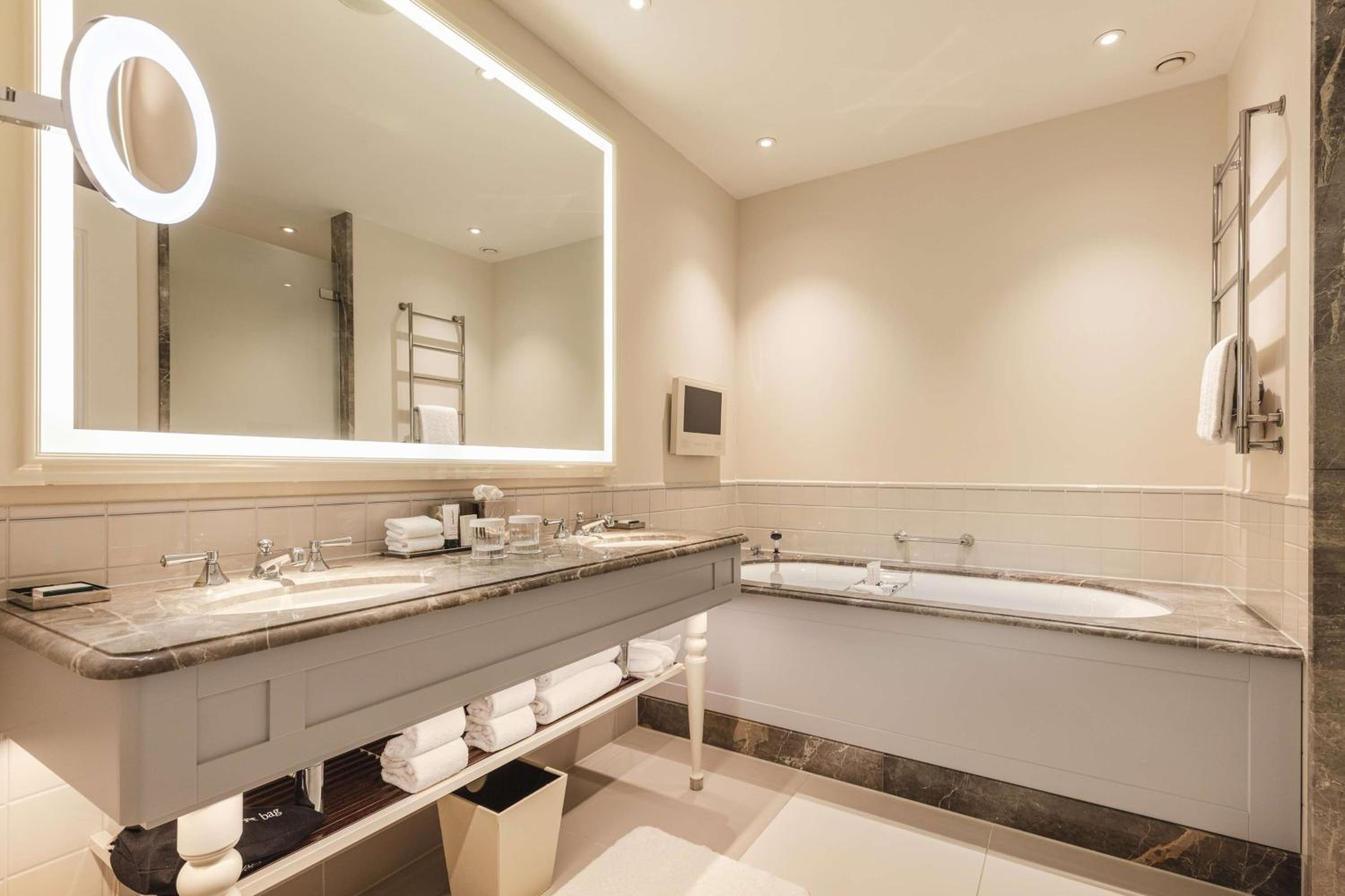 Grand Premier Twin Room with Canal View