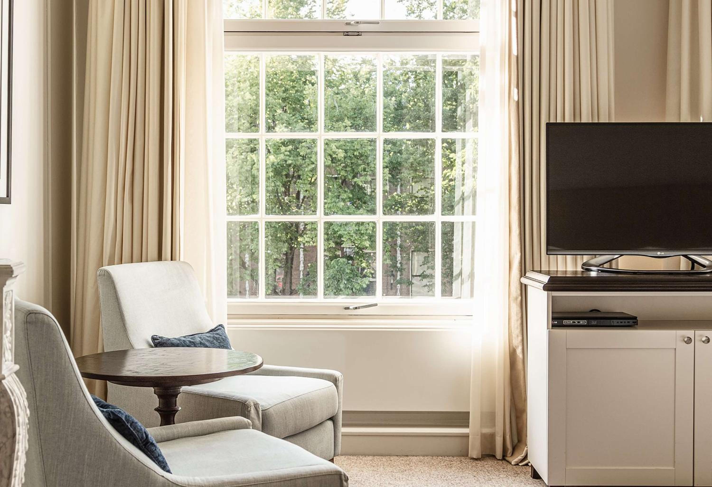 One-Bedroom King Suite with Canal View