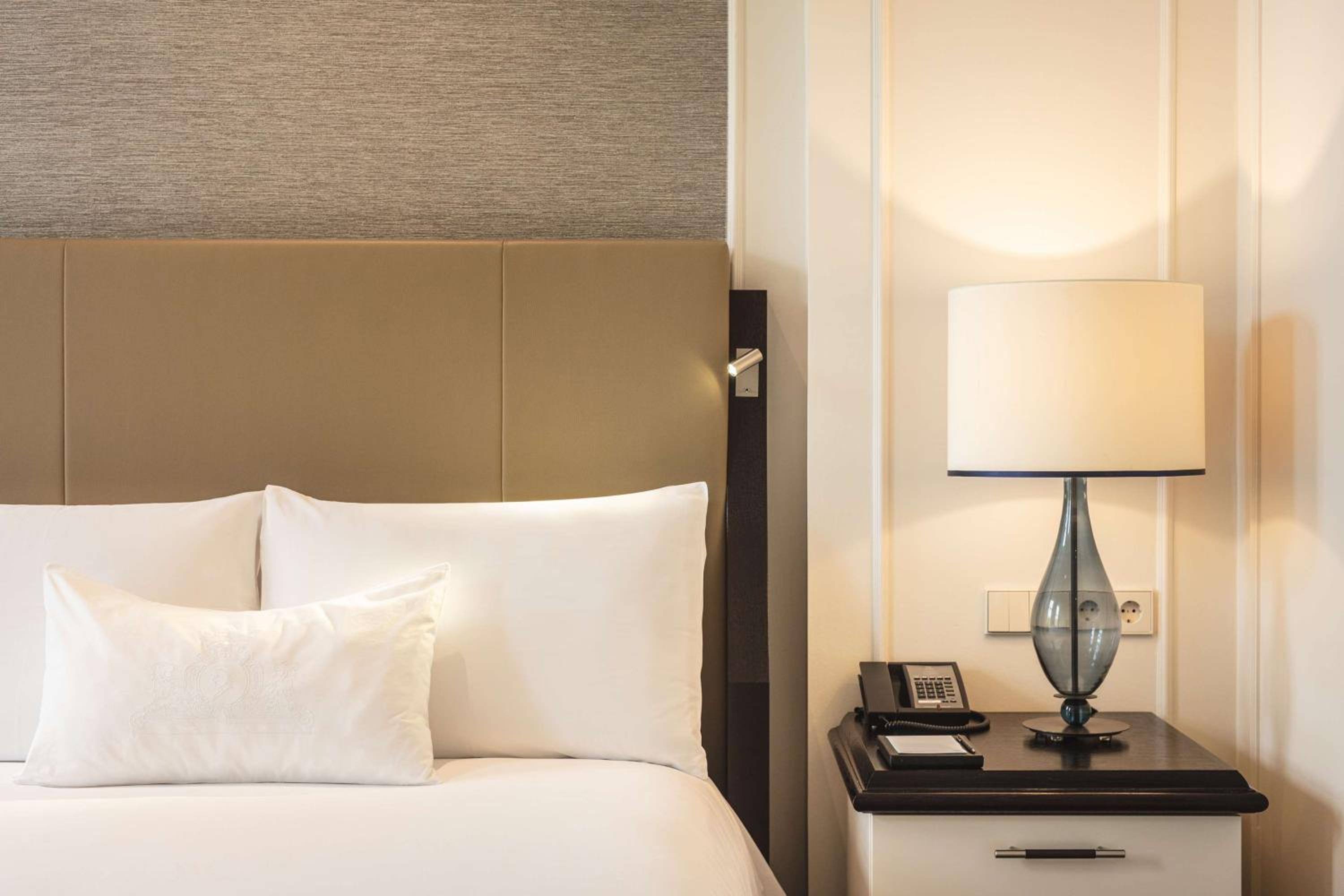 Grand Premier Twin Room with Canal View