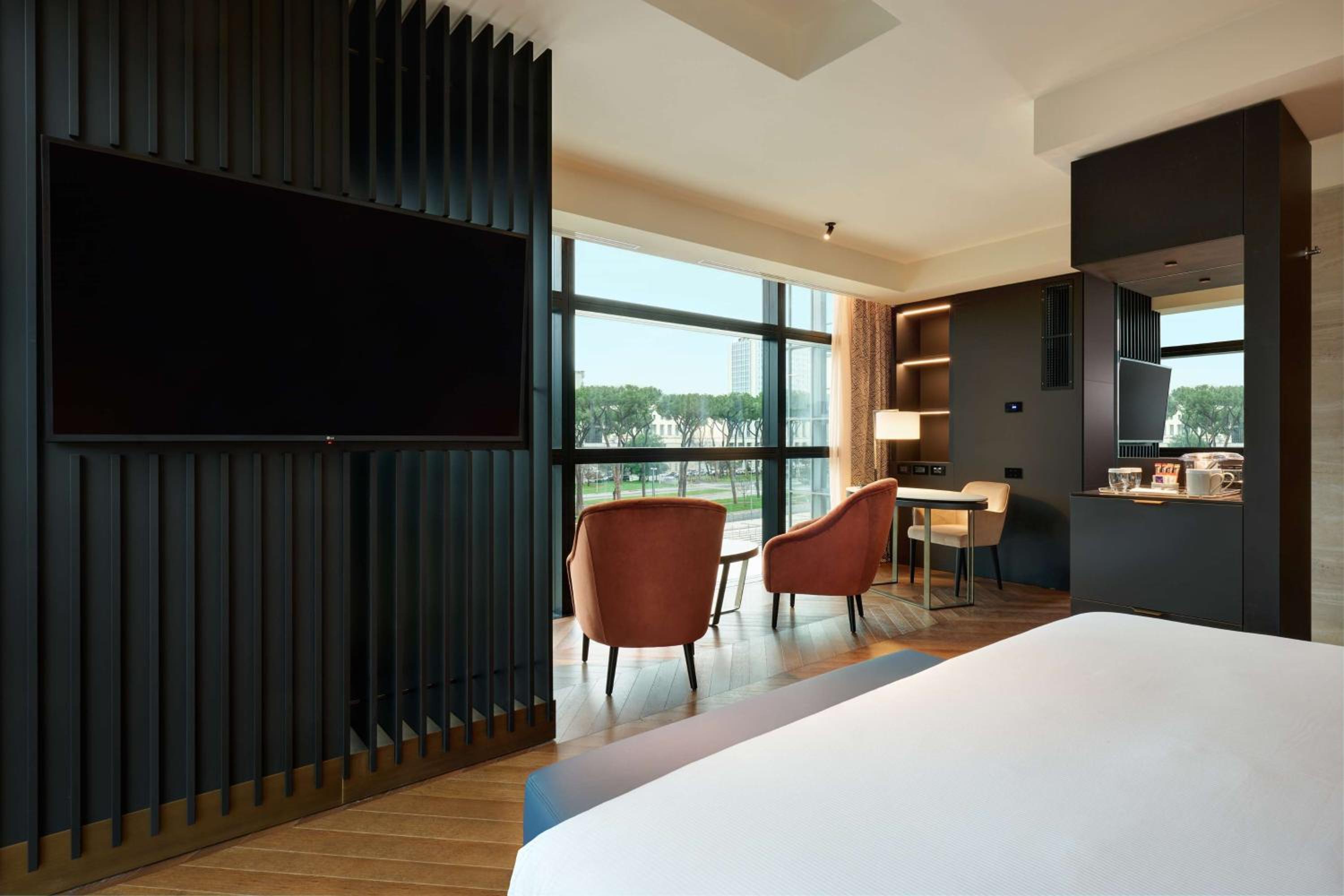 Corner King Room