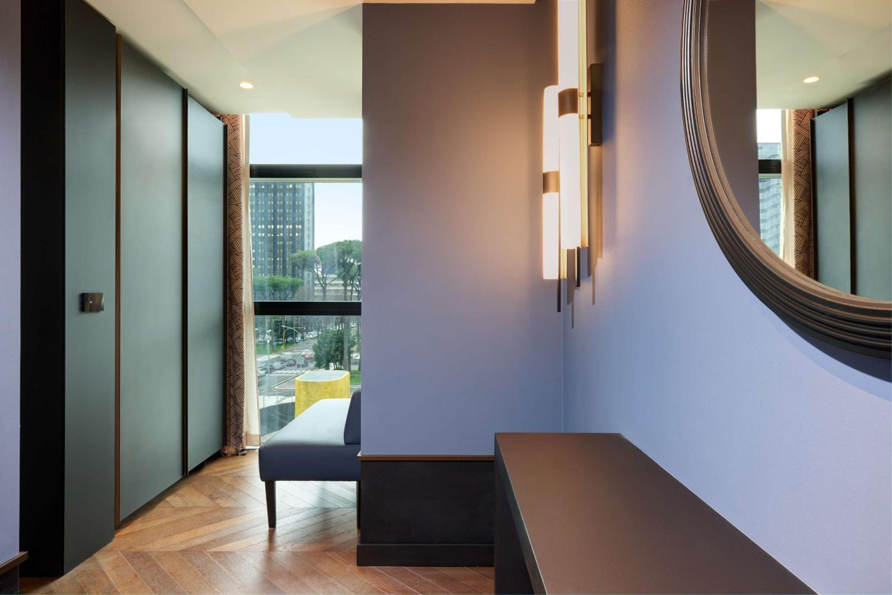 Corner King Room