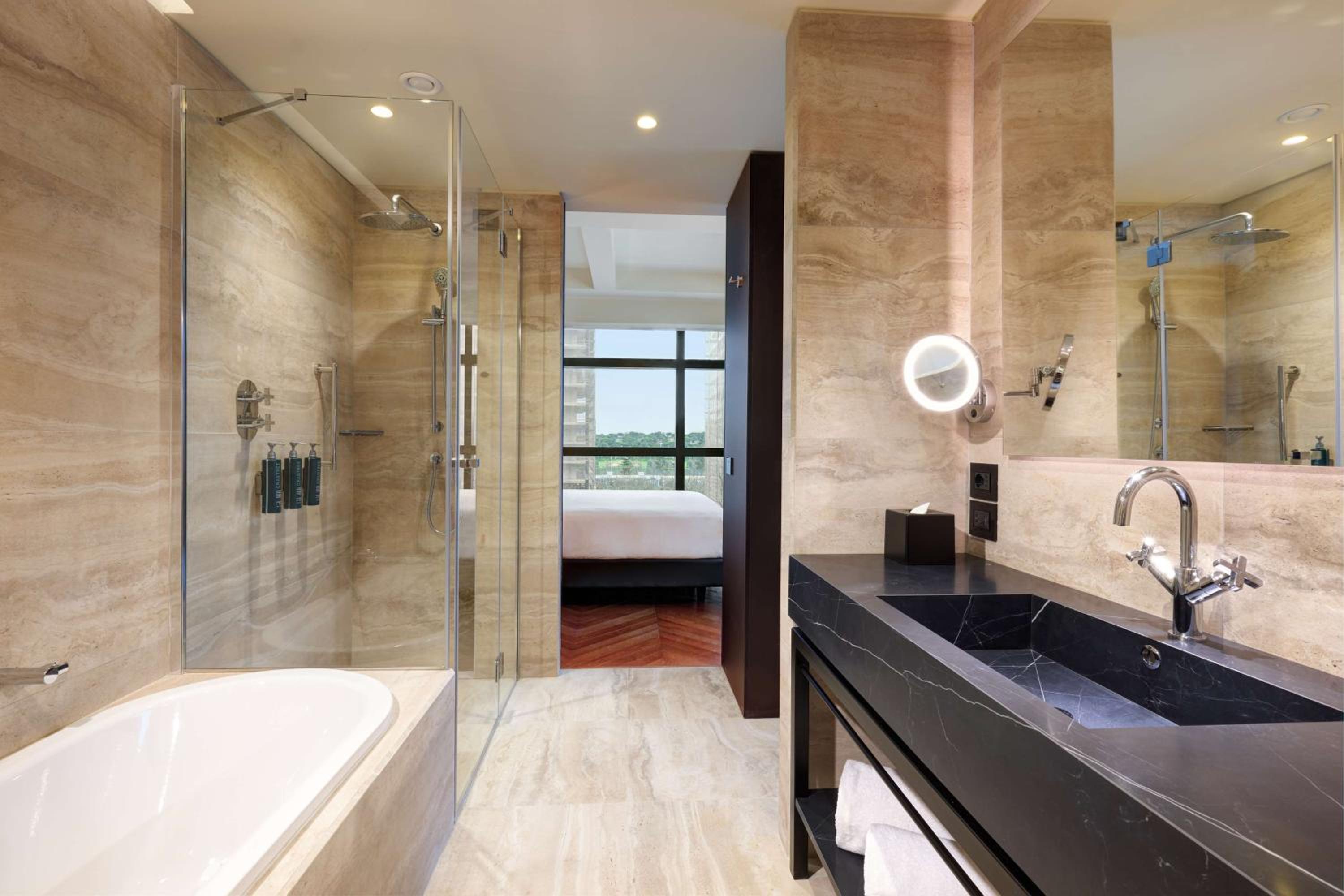 Corner King Room