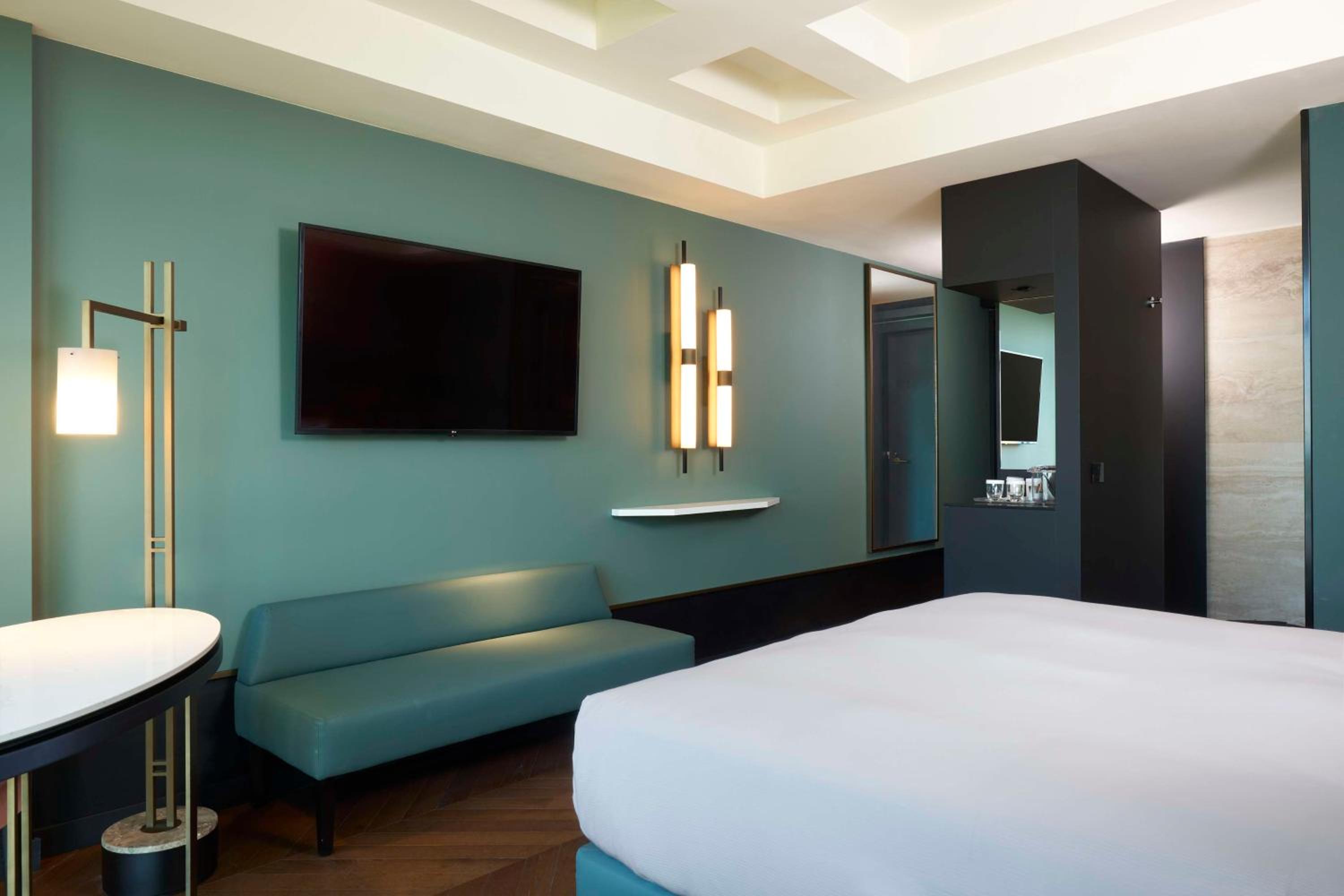 Deluxe King Room - High Floor
