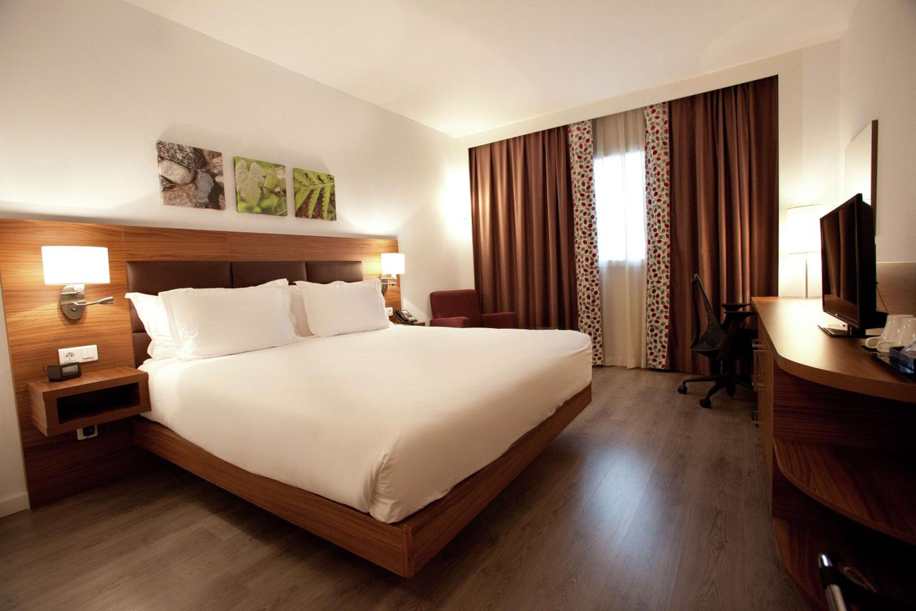 King Room - Mobility Accessible