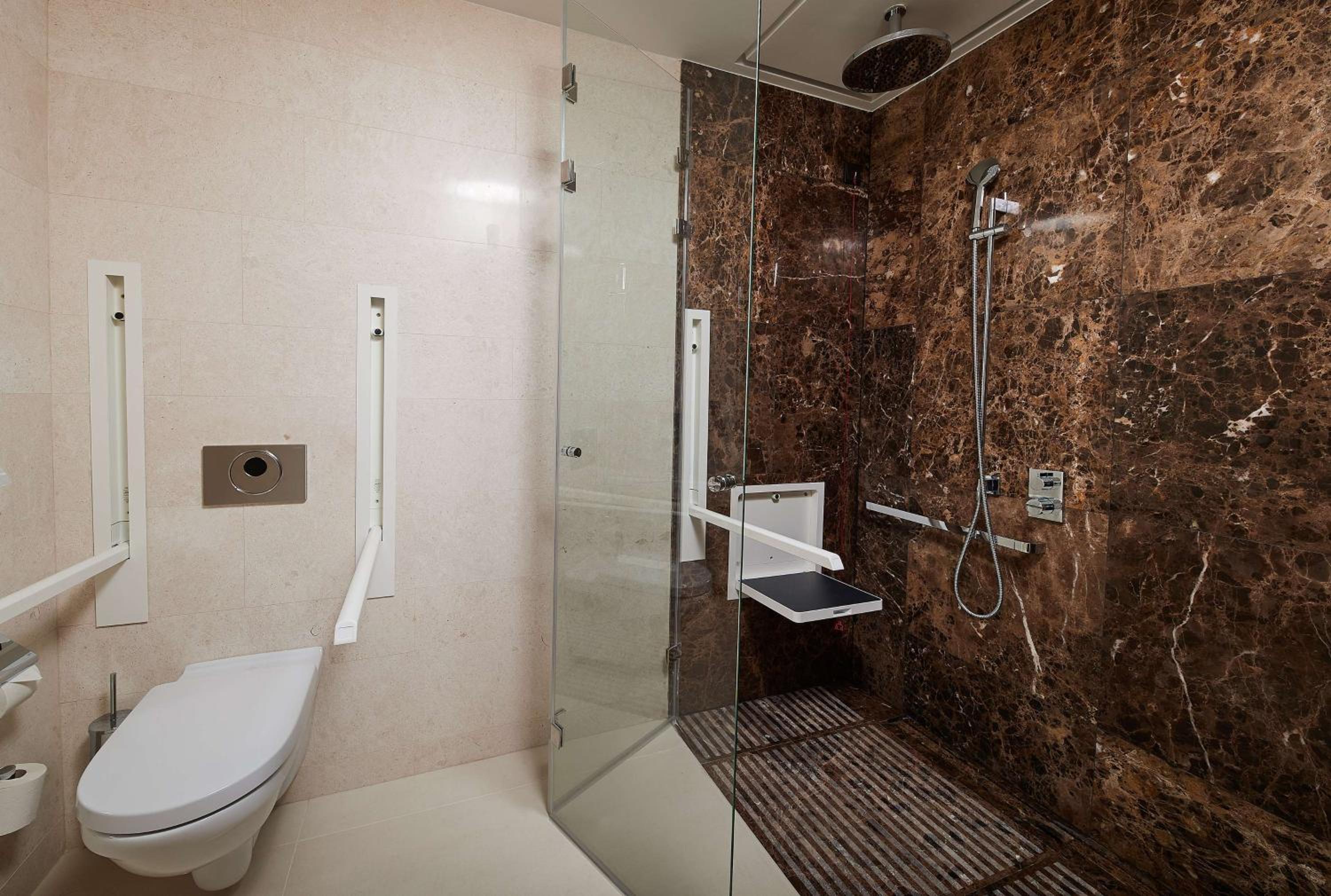 King Room - Mobility Accessible  photo 2