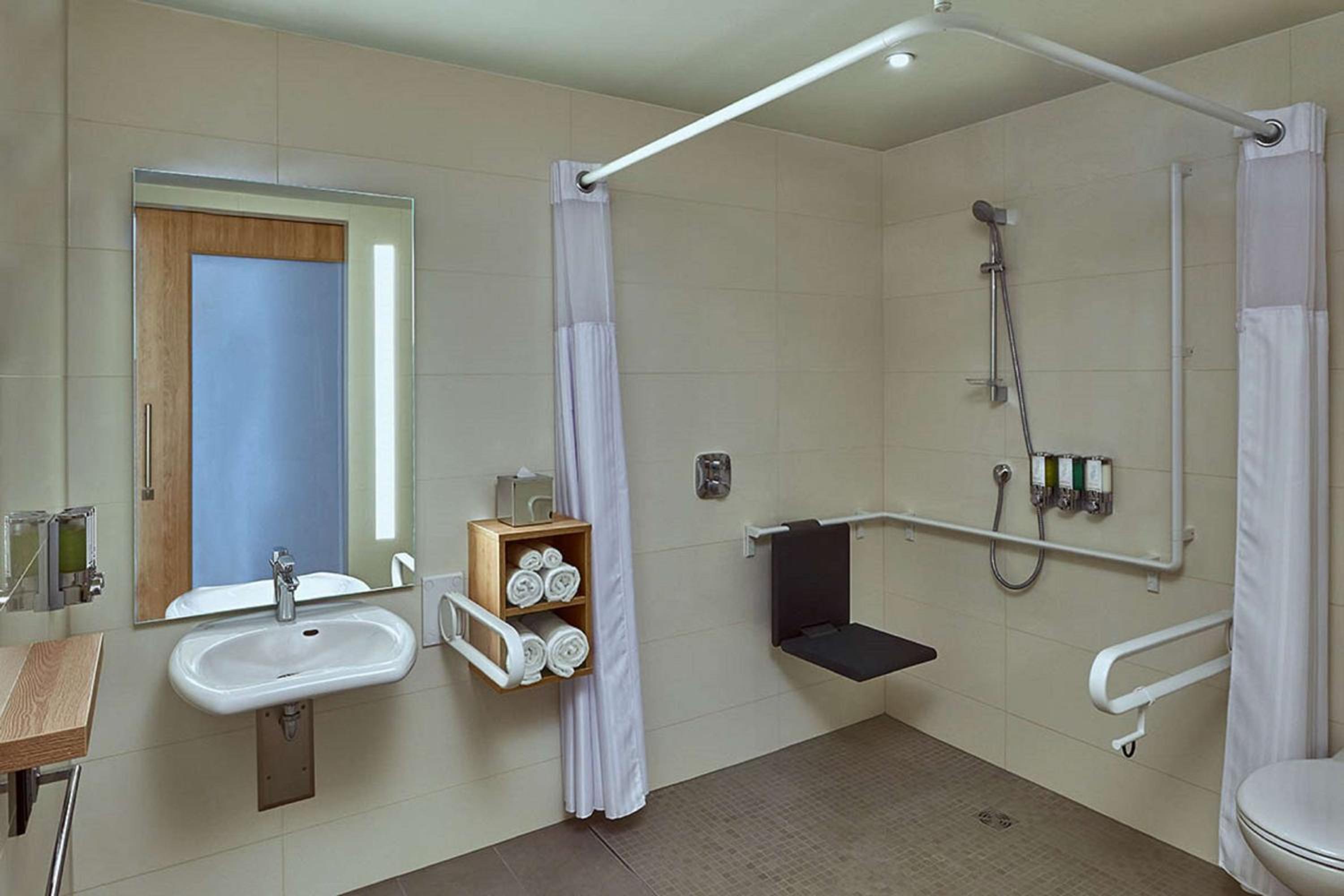 Queen Room - Accessible