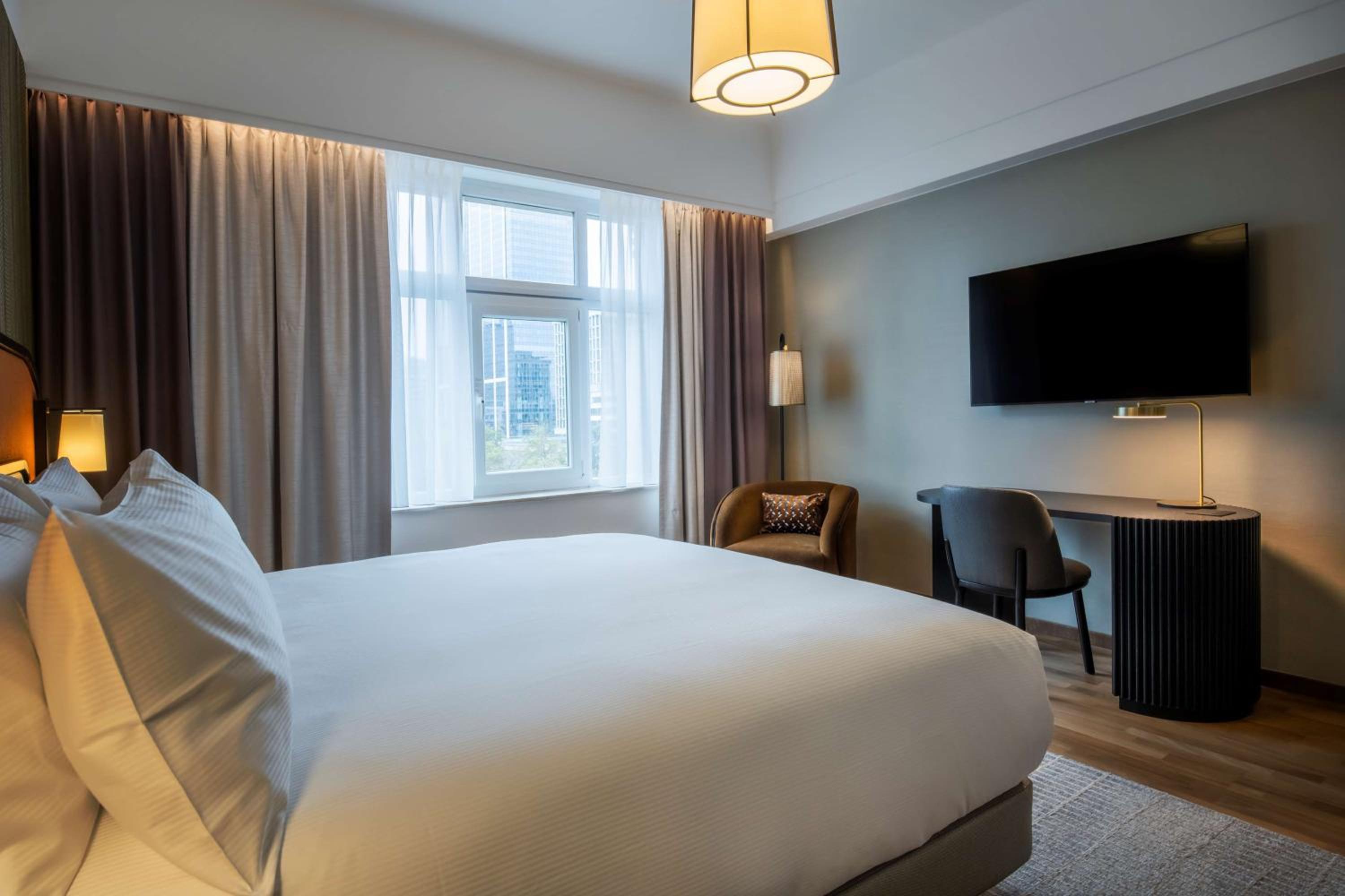 Deluxe King Room with View