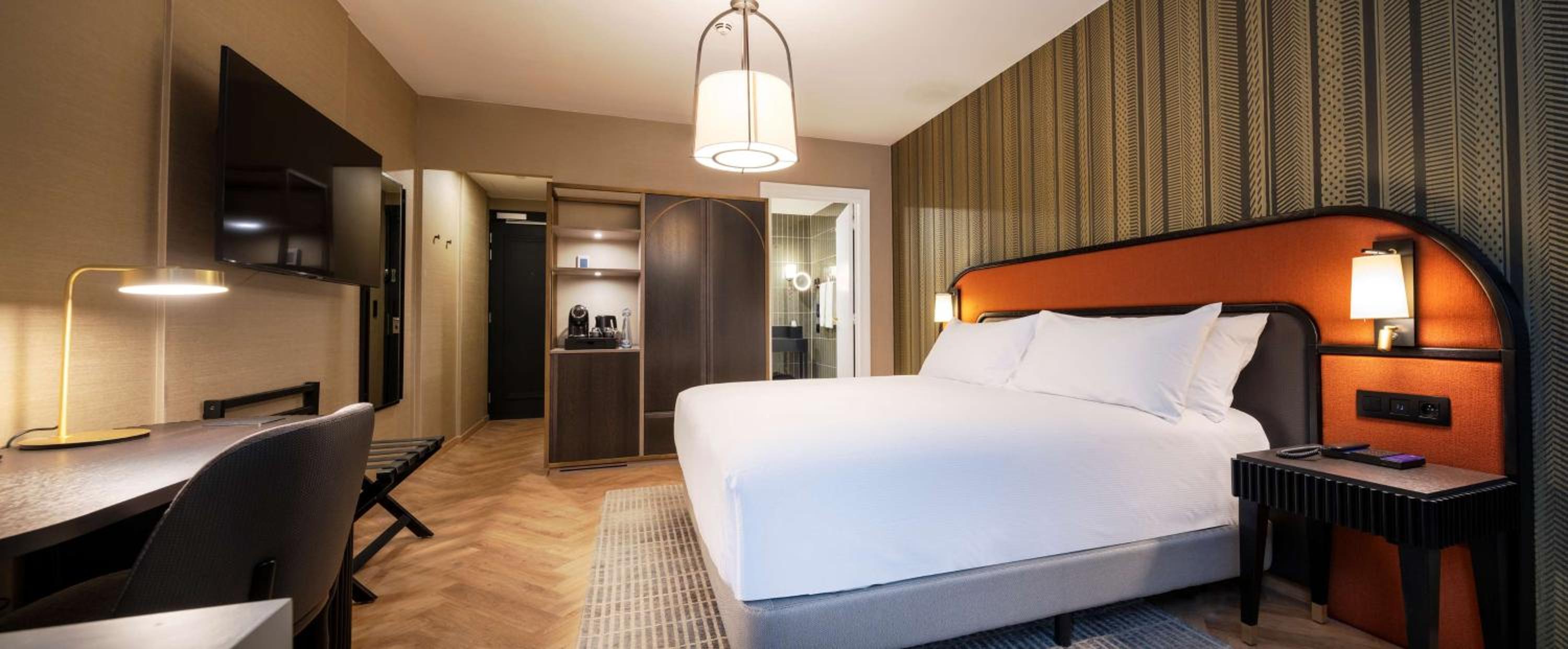 King Room with Sofa Bed thumbnail 6