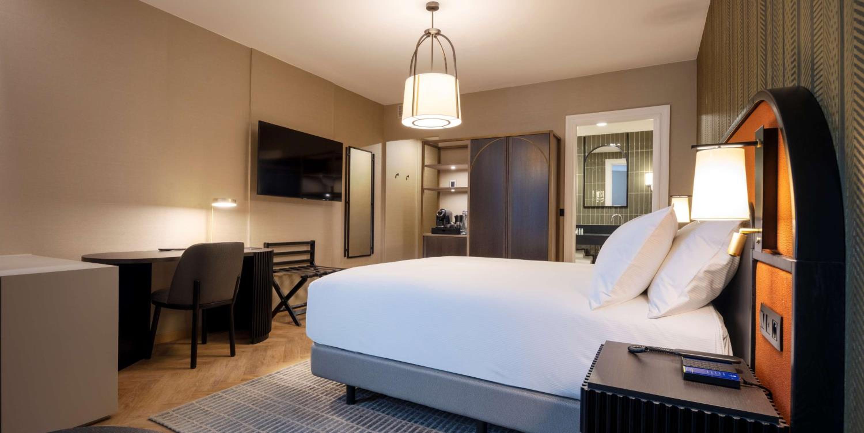 King Room with Sofa Bed