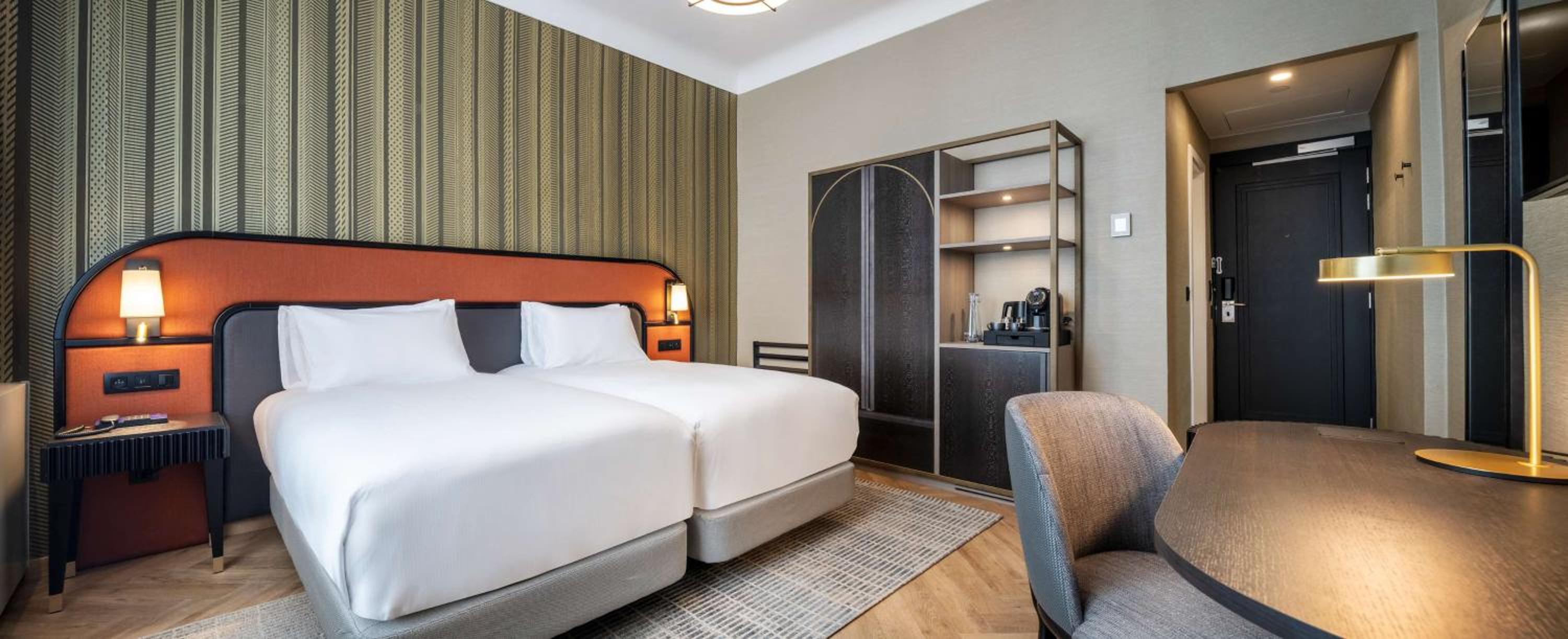 Twin Room thumbnail 5